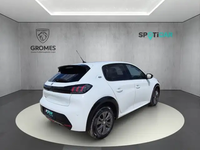 Peugeot 208 view 3