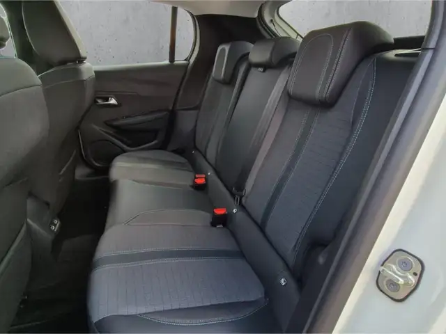 Peugeot 208 view 8