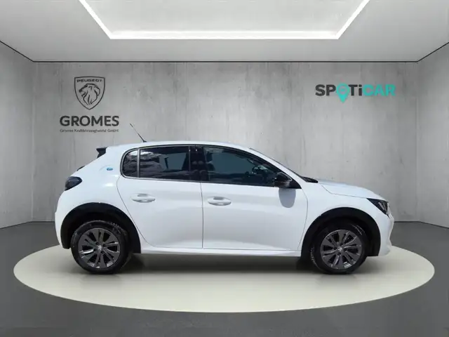 Peugeot 208 view 2