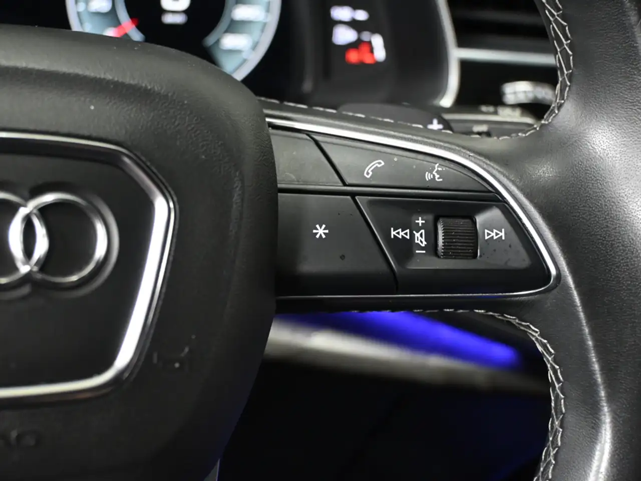 Audi Q8 снимка Audi Q8