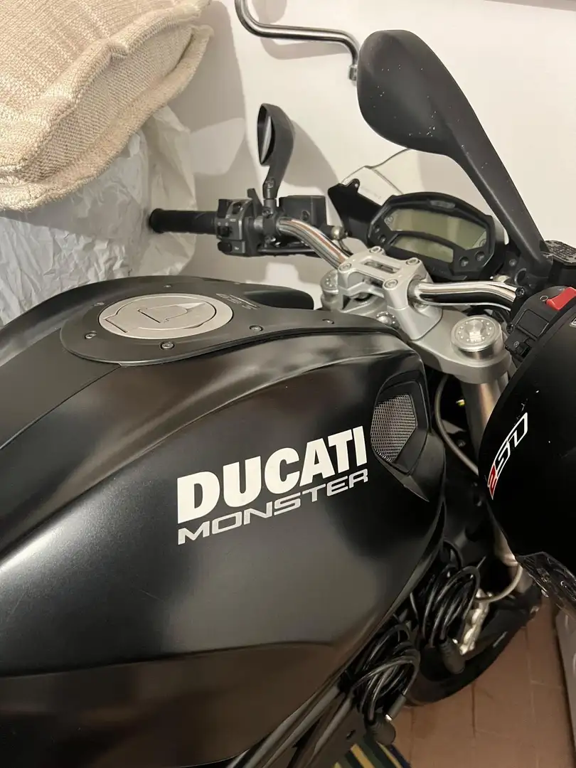 Ducati Monster 696 Bicilindrico a L 4 Tempi 2 valvole a Cilindro - 2
