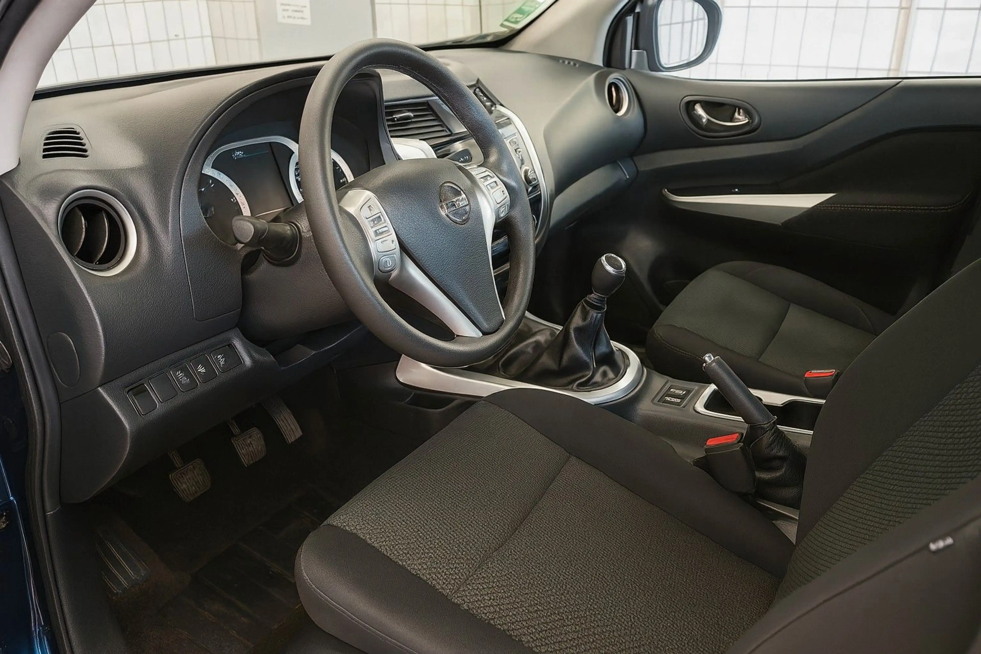 Nissan Navara NP300 Acenta Double Cab 4x4 *AHK 3,5t*1Hd — photo 6