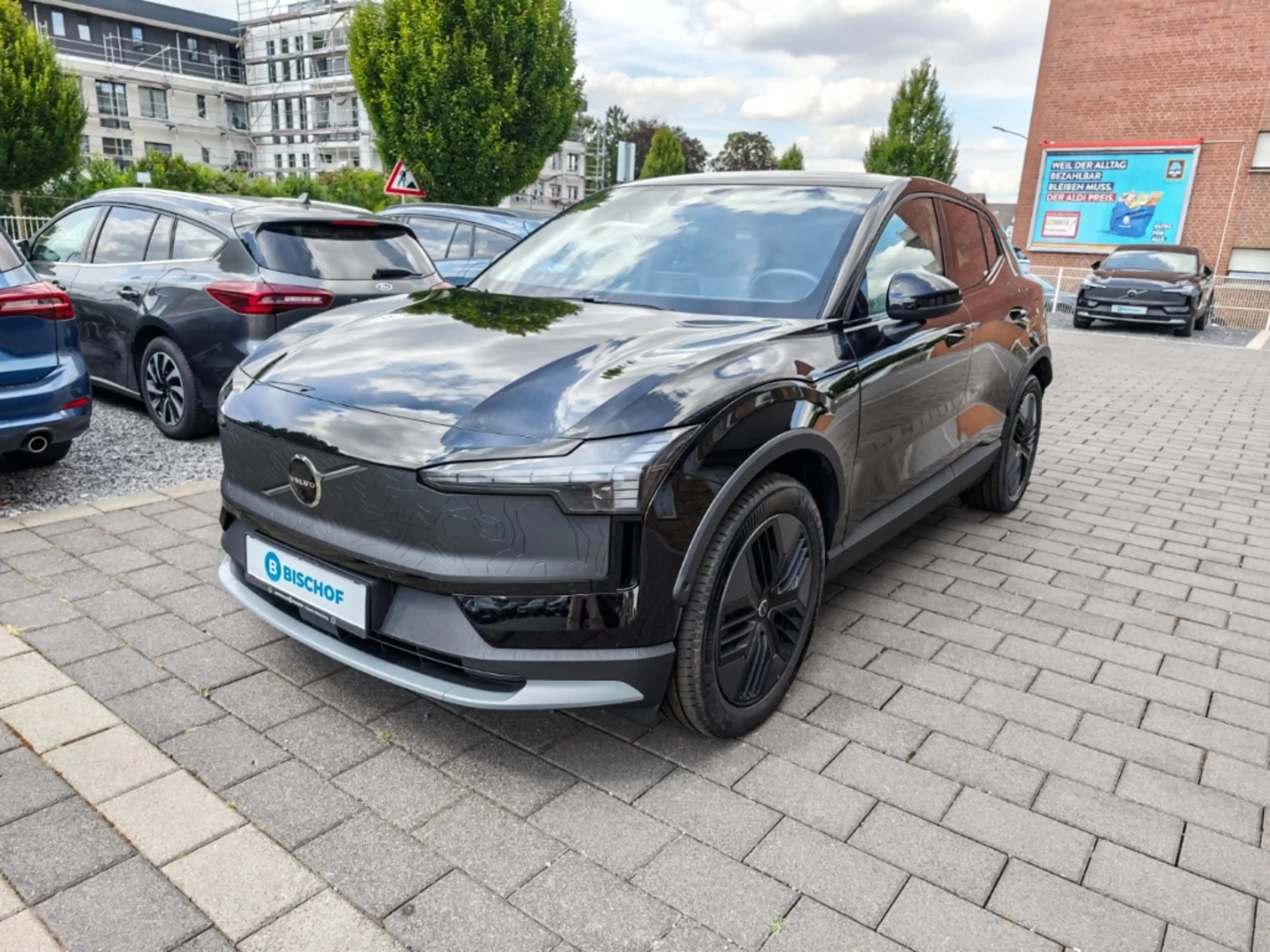 Volvo EX30 Cross Country Ultra  Performance Pure Electric AWD — photo 2