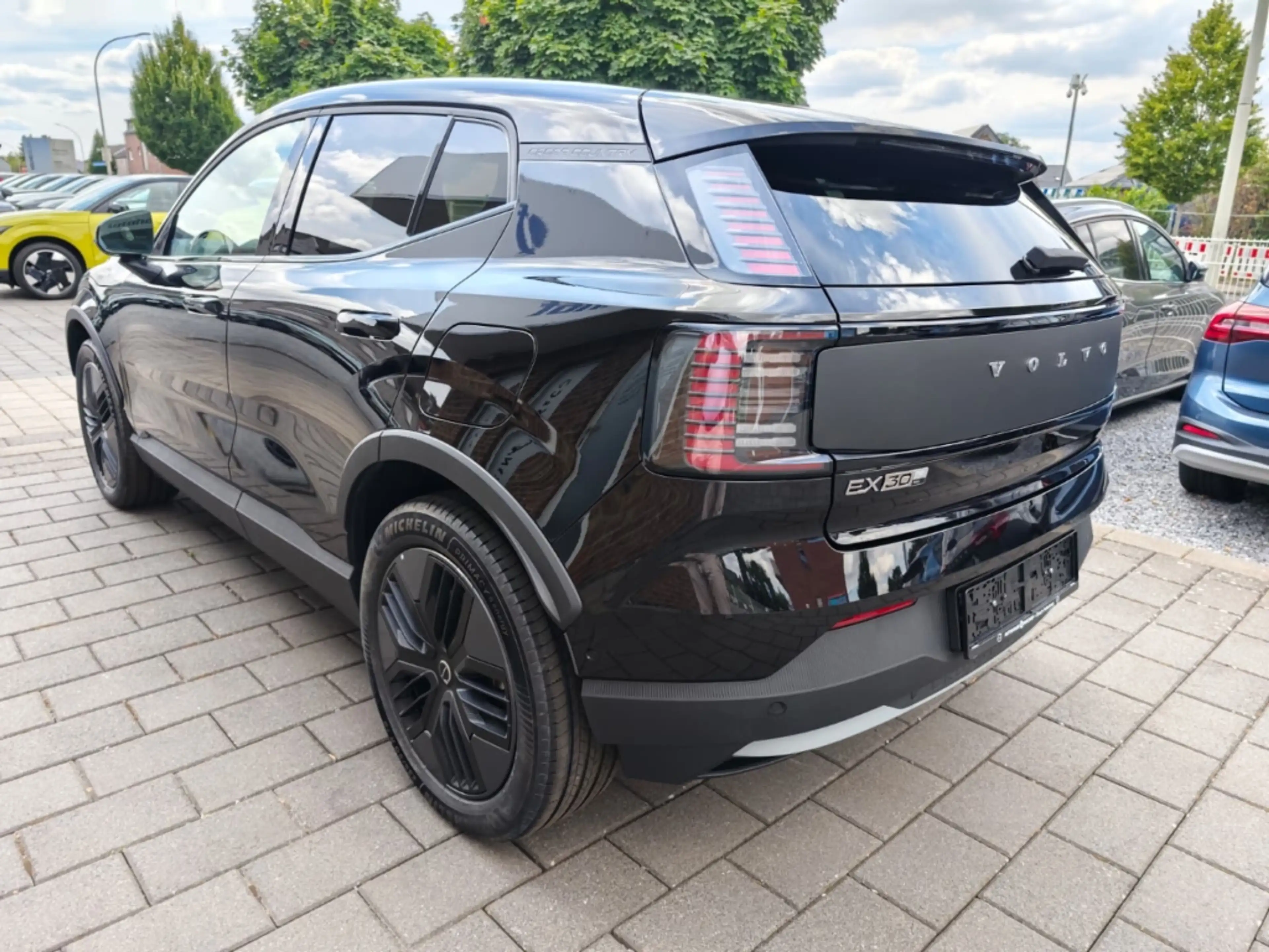 Volvo EX30 Cross Country Ultra  Performance Pure Electric AWD — photo 4