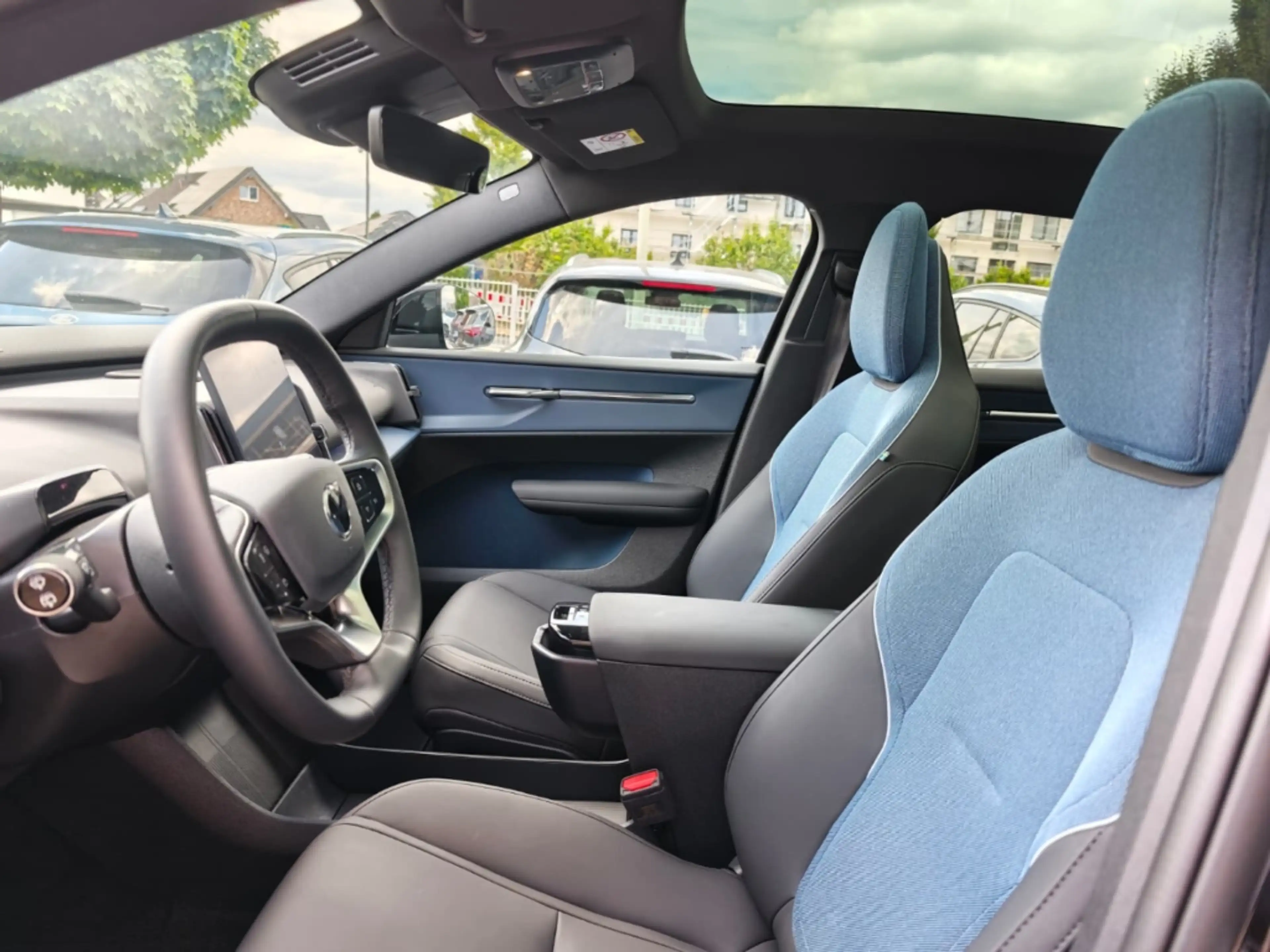 Volvo EX30 Cross Country Ultra  Performance Pure Electric AWD — photo 12