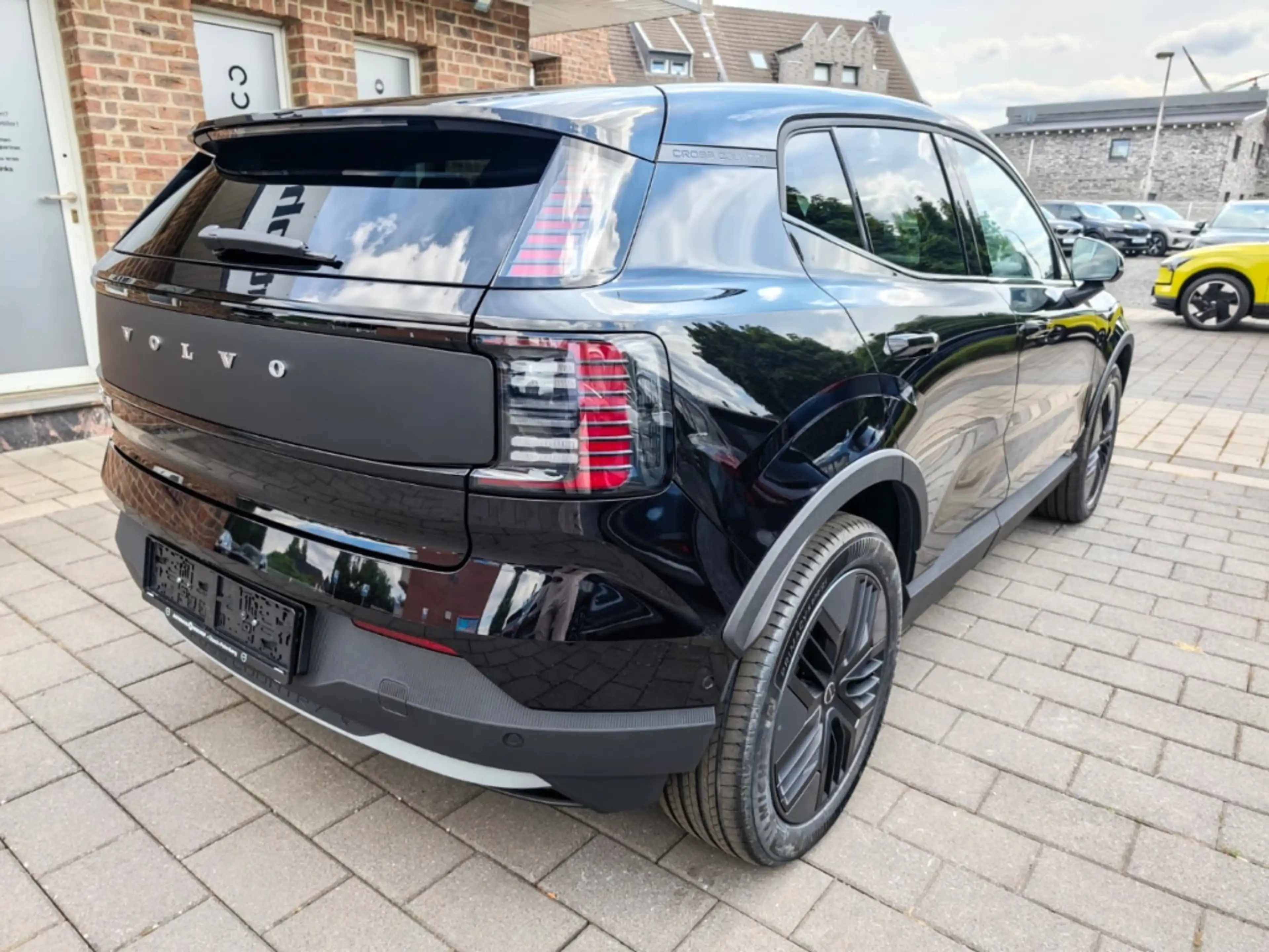 Volvo EX30 Cross Country Ultra  Performance Pure Electric AWD — photo 6