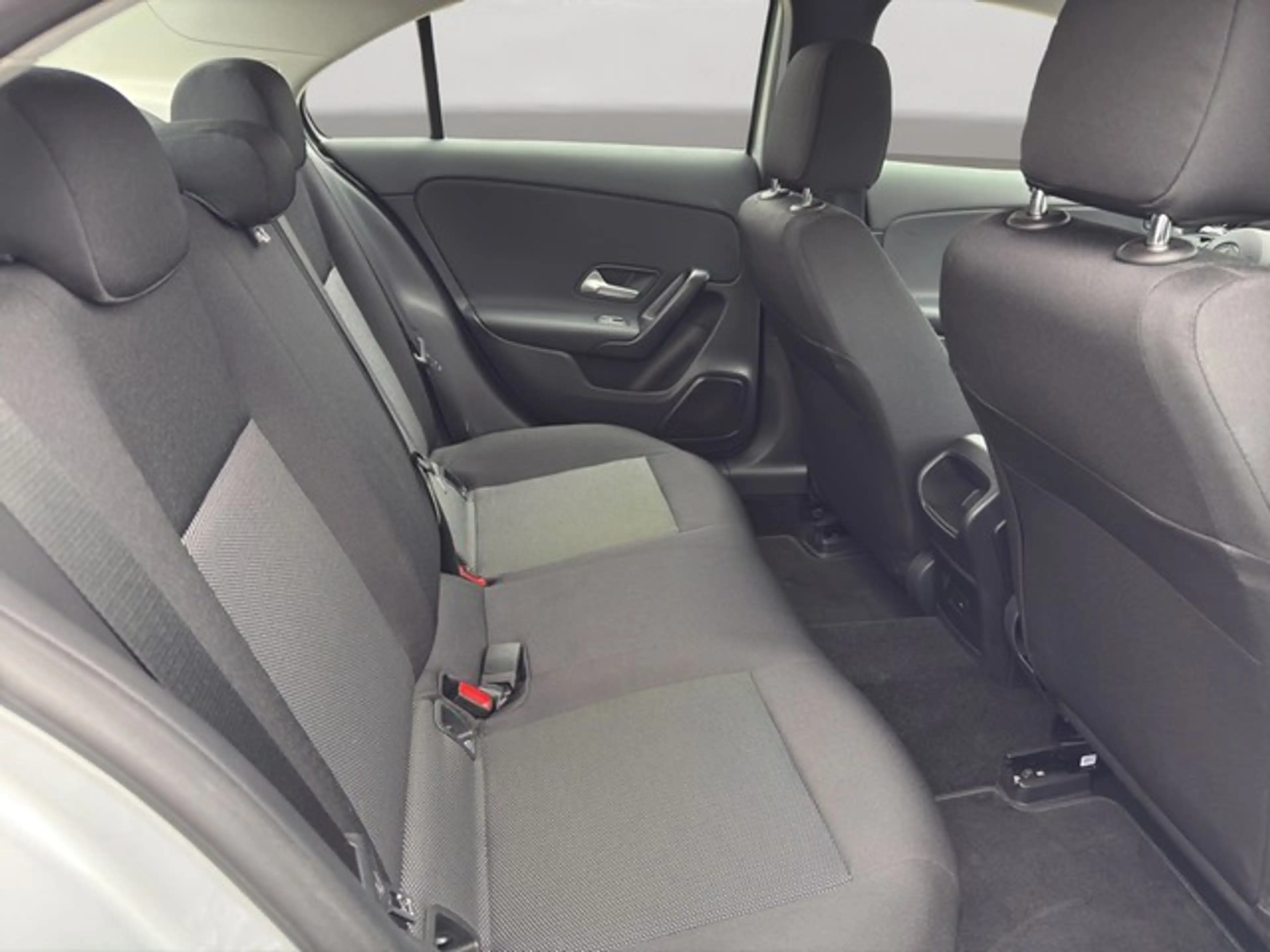 Mercedes-Benz E 250 A-Klasse 250 e Plug-in-Hybrid Navi+Sitzhzg+PDC ... — photo 15