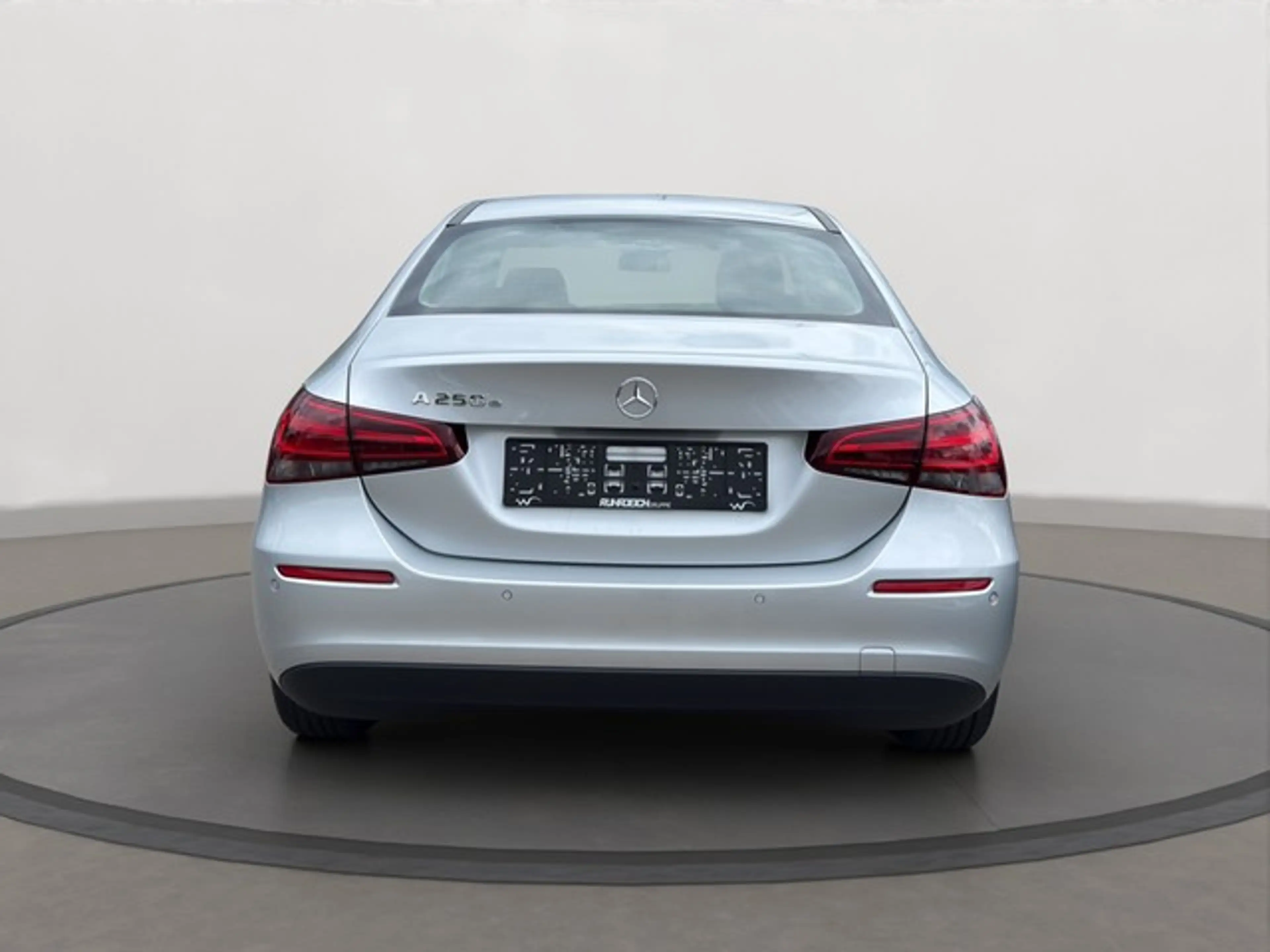 Mercedes-Benz E 250 A-Klasse 250 e Plug-in-Hybrid Navi+Sitzhzg+PDC ... — photo 4