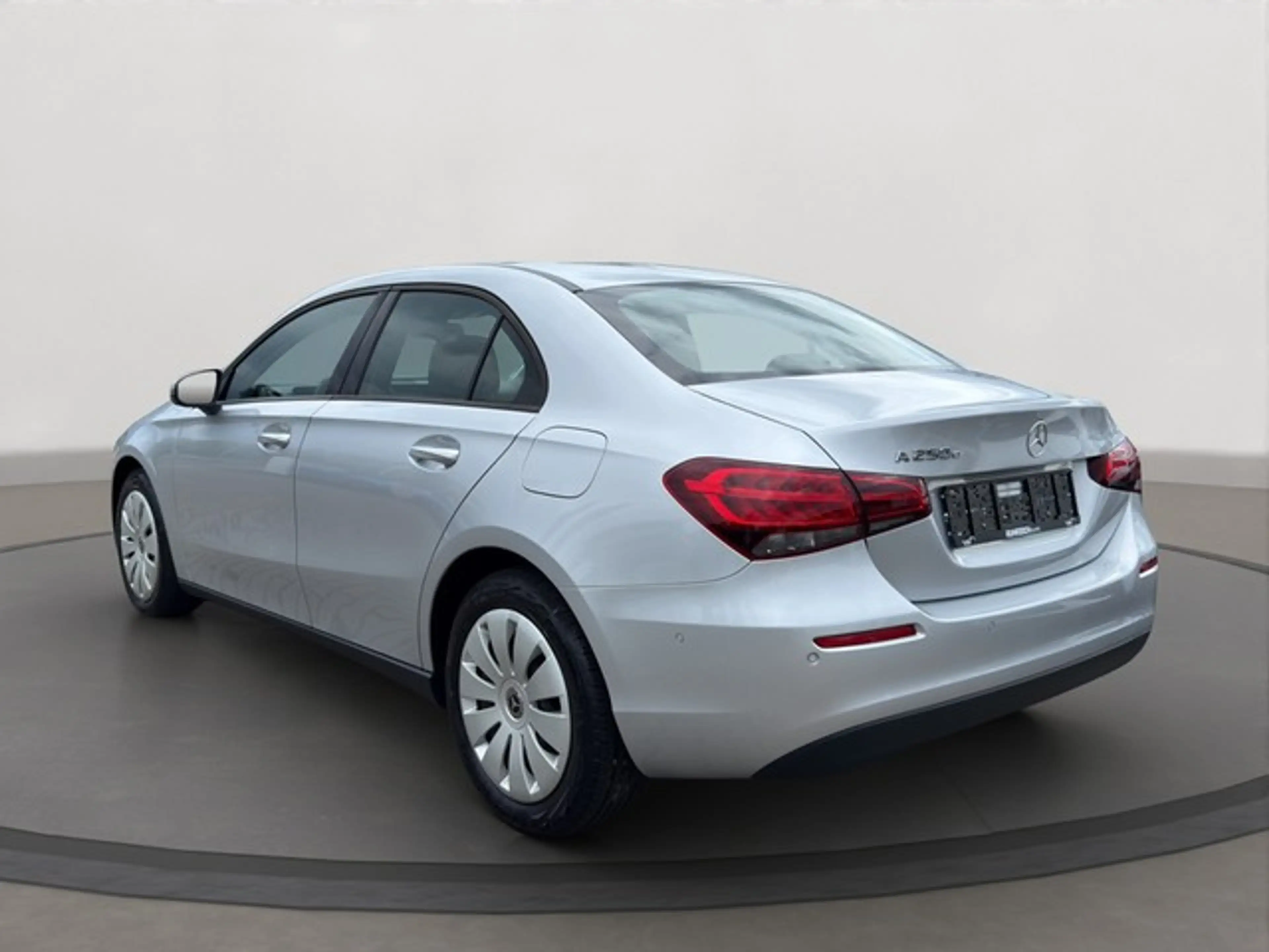 Mercedes-Benz E 250 A-Klasse 250 e Plug-in-Hybrid Navi+Sitzhzg+PDC ... — photo 3