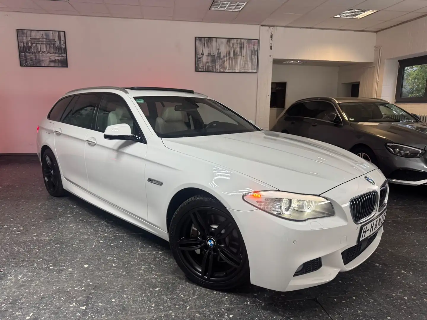 BMW 525 M-SPORT PANO KEYLESS SOFTCLOSE MEMOREY HUD Blanco - 2