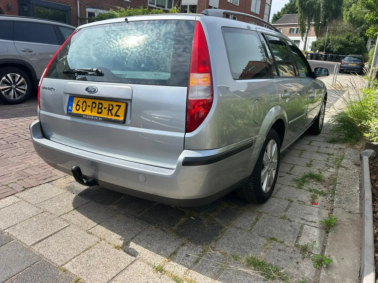 Ford Mondeo Mondeo 1.8-16V First Edition Zilver - 1