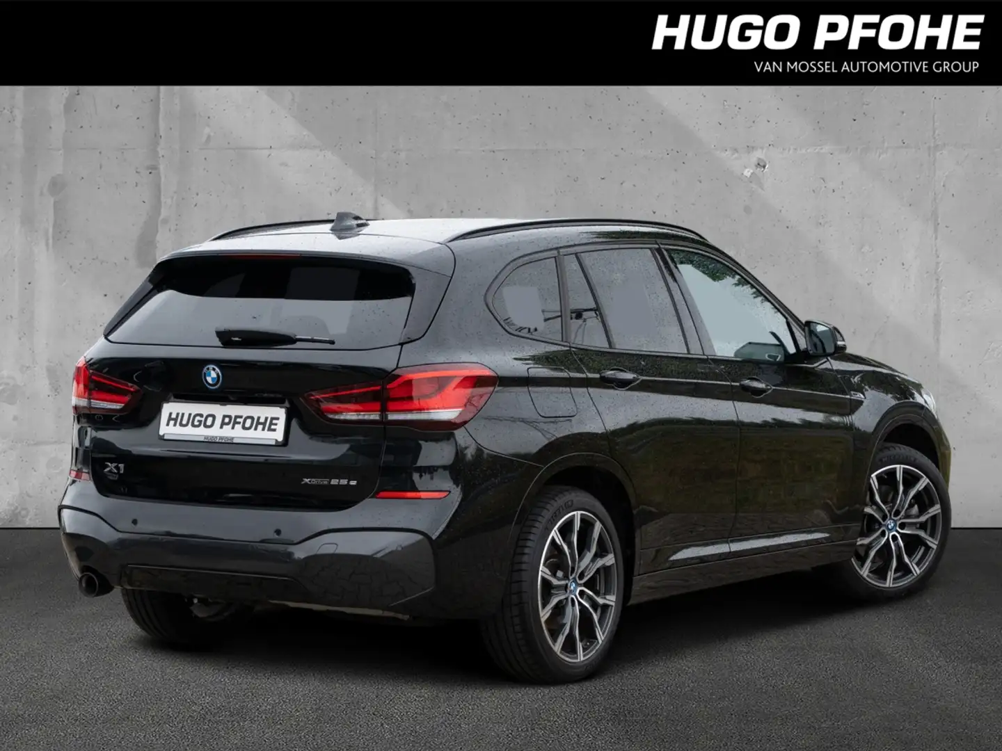 BMW X1 xDrive25e xDrive M Sport LED Navi ACC ParkAss AHK crna - 2