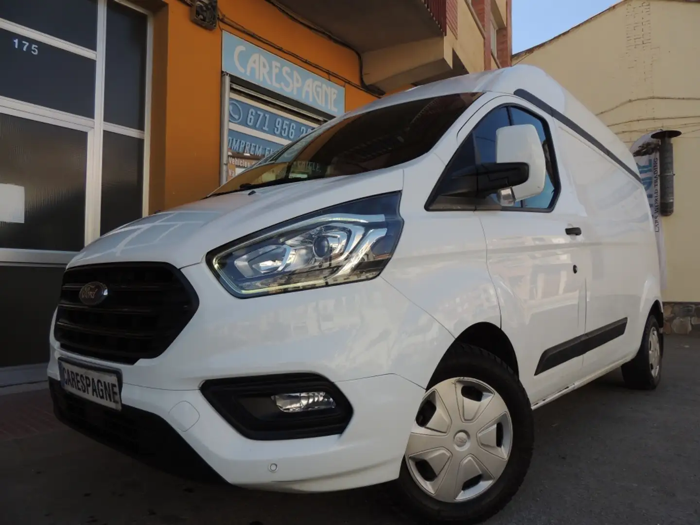 Ford Tourneo Custom Grand 2.0TDCI Titanium Aut. 130 Wit - 1