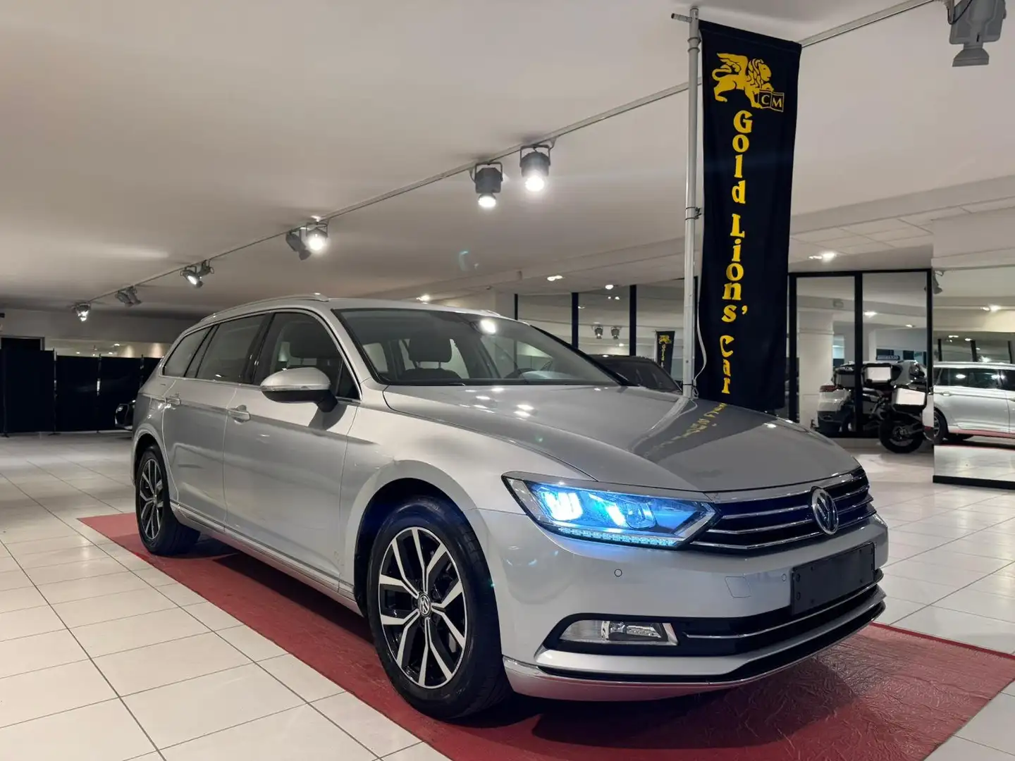 Volkswagen Passat Variant 2.0 tdi Comfortline 150cv MANUALE*CRUISE ADATTIVO Gris - 1