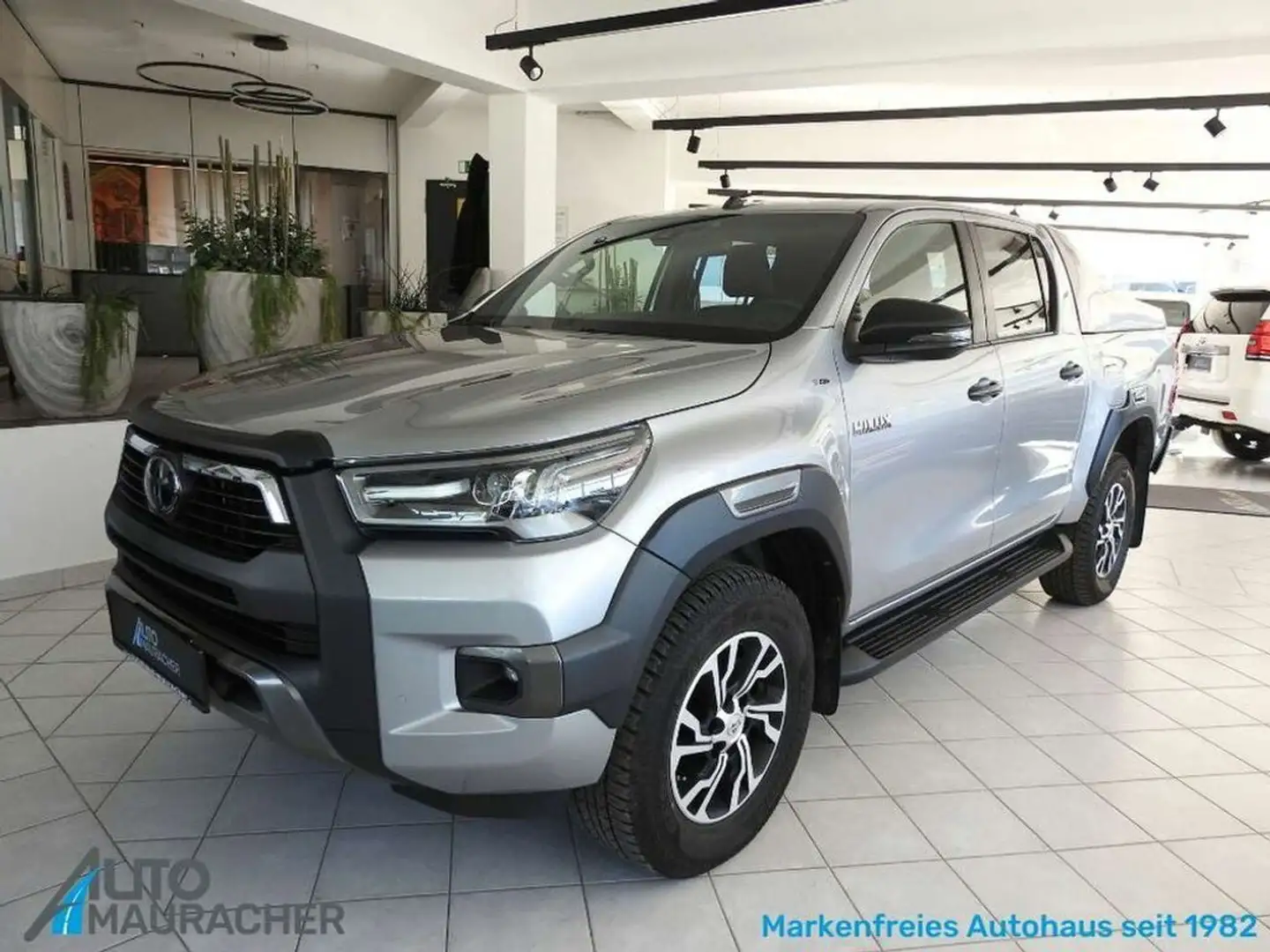 Toyota Hilux DK Invincible 4WD 2,8 D-4D Aut. Silber - 1