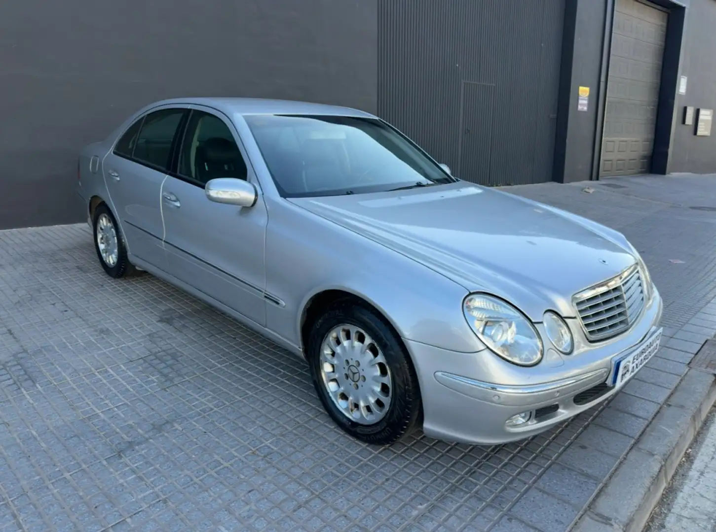 Mercedes-Benz E 320 CDI 4M Aut. Gris - 1