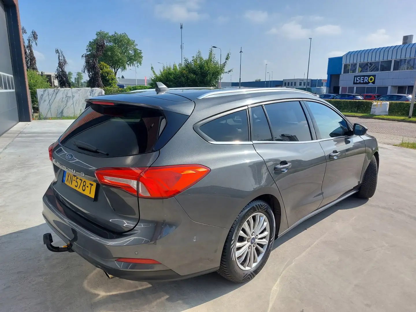 Ford Focus Wagon 1.5 EcoBlue Titanium Business Lichte schade Grijs - 2