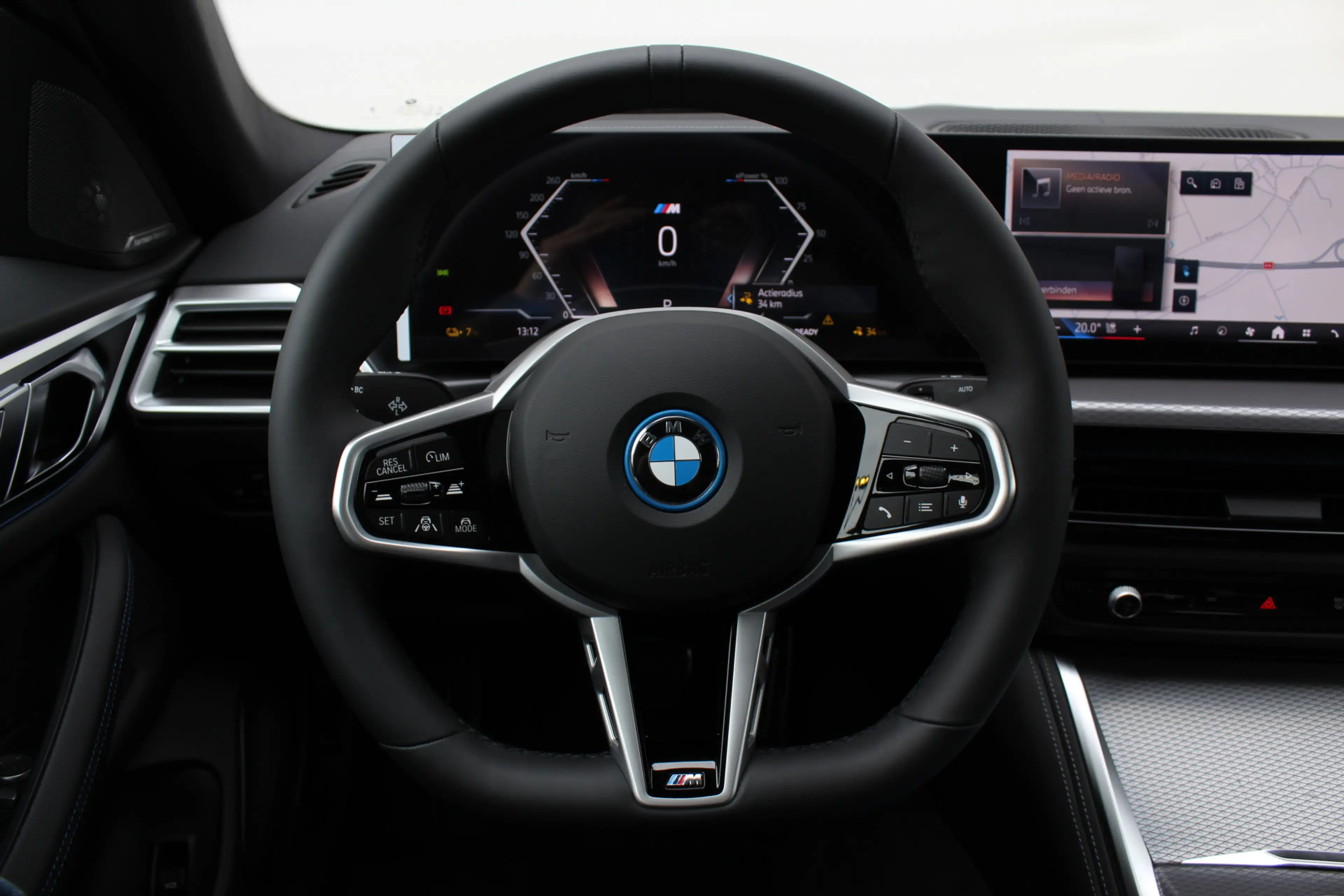 BMW i4 xDrive40 M Sport / Schuif-kanteldak / Trekhaak / A — photo 8