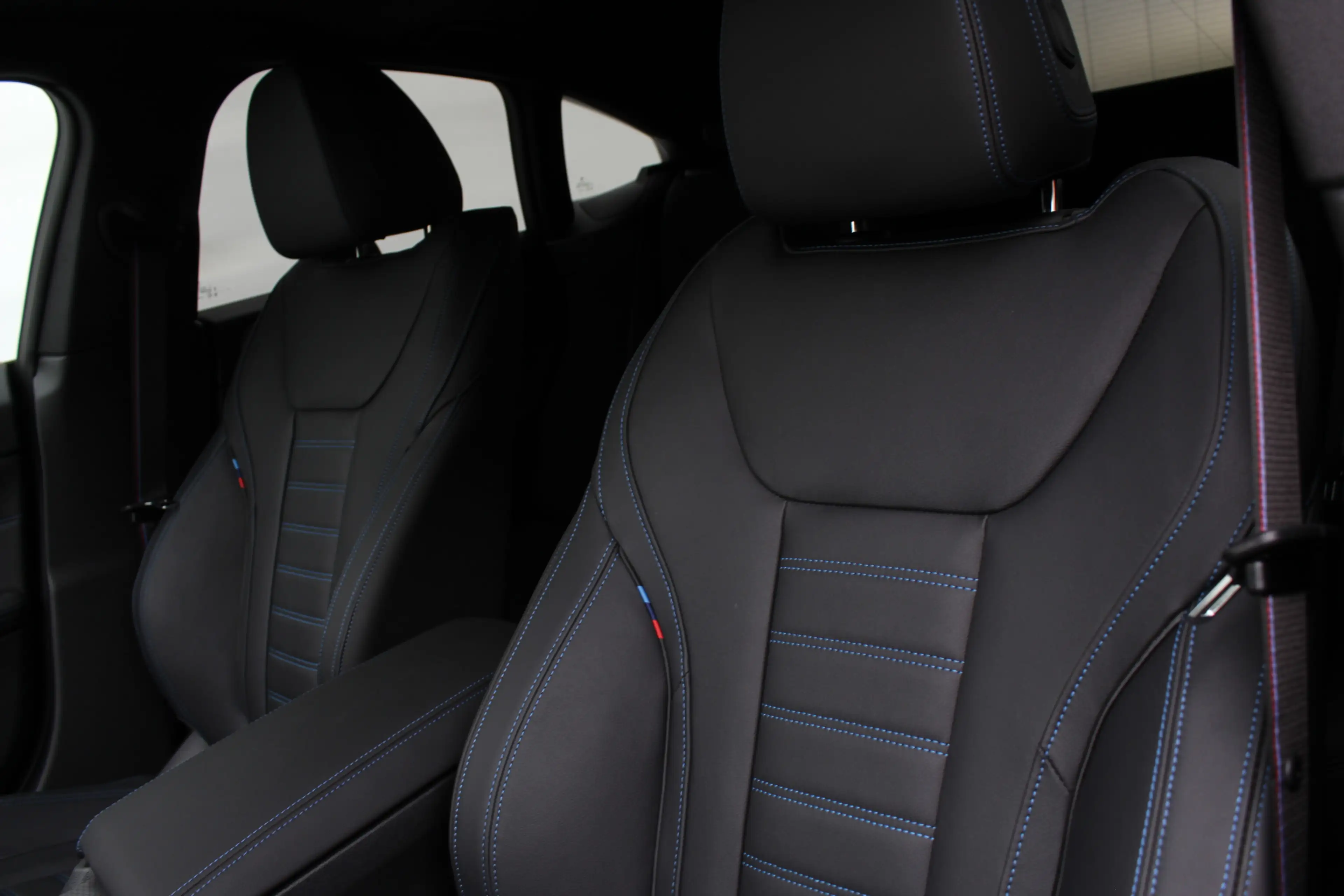 BMW i4 xDrive40 M Sport / Schuif-kanteldak / Trekhaak / A — photo 11
