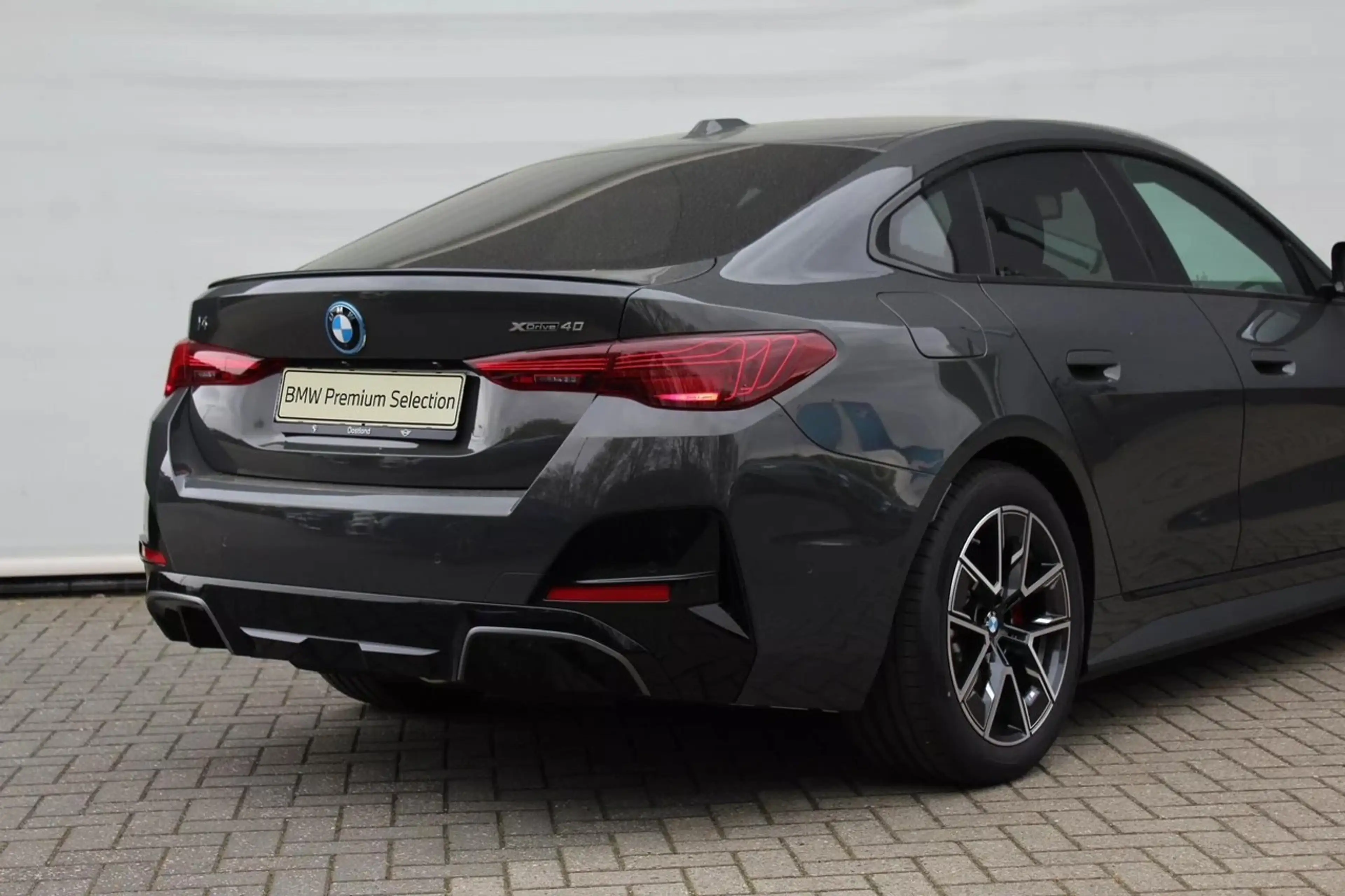 BMW i4 xDrive40 M Sport / Schuif-kanteldak / Trekhaak / A — photo 7