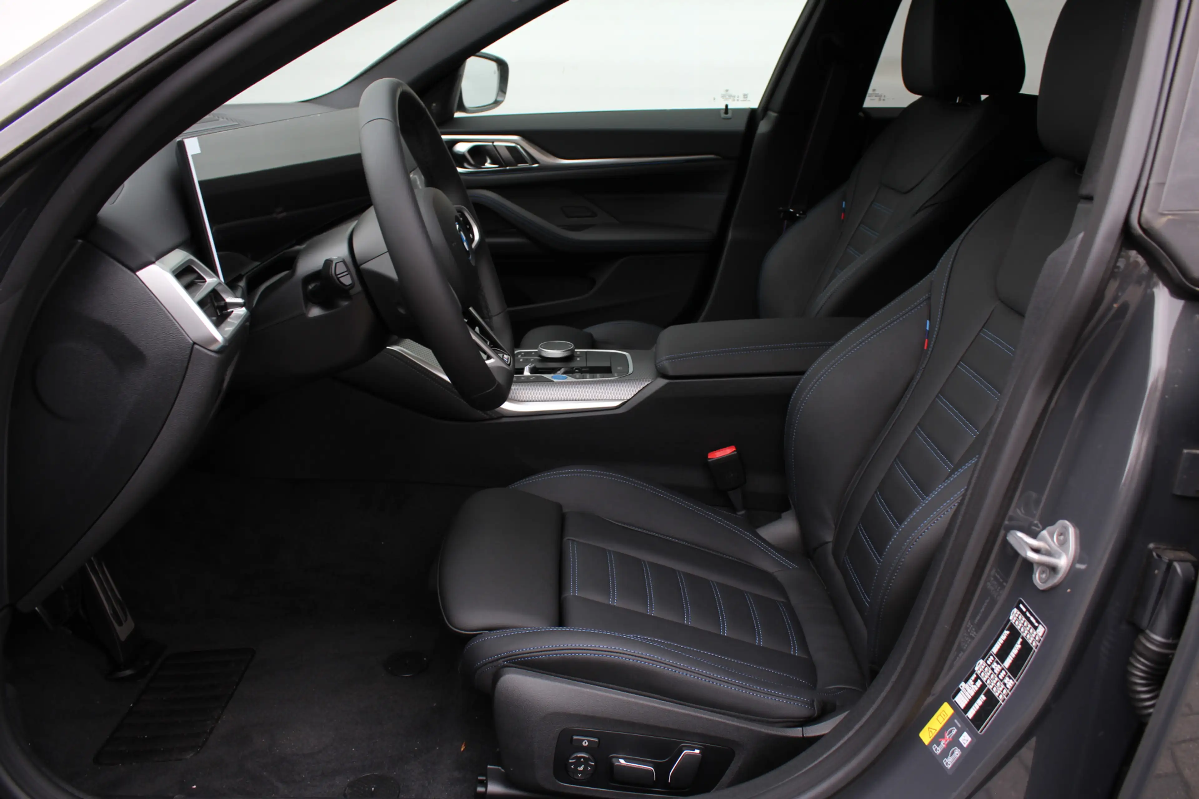 BMW i4 xDrive40 M Sport / Schuif-kanteldak / Trekhaak / A — photo 9