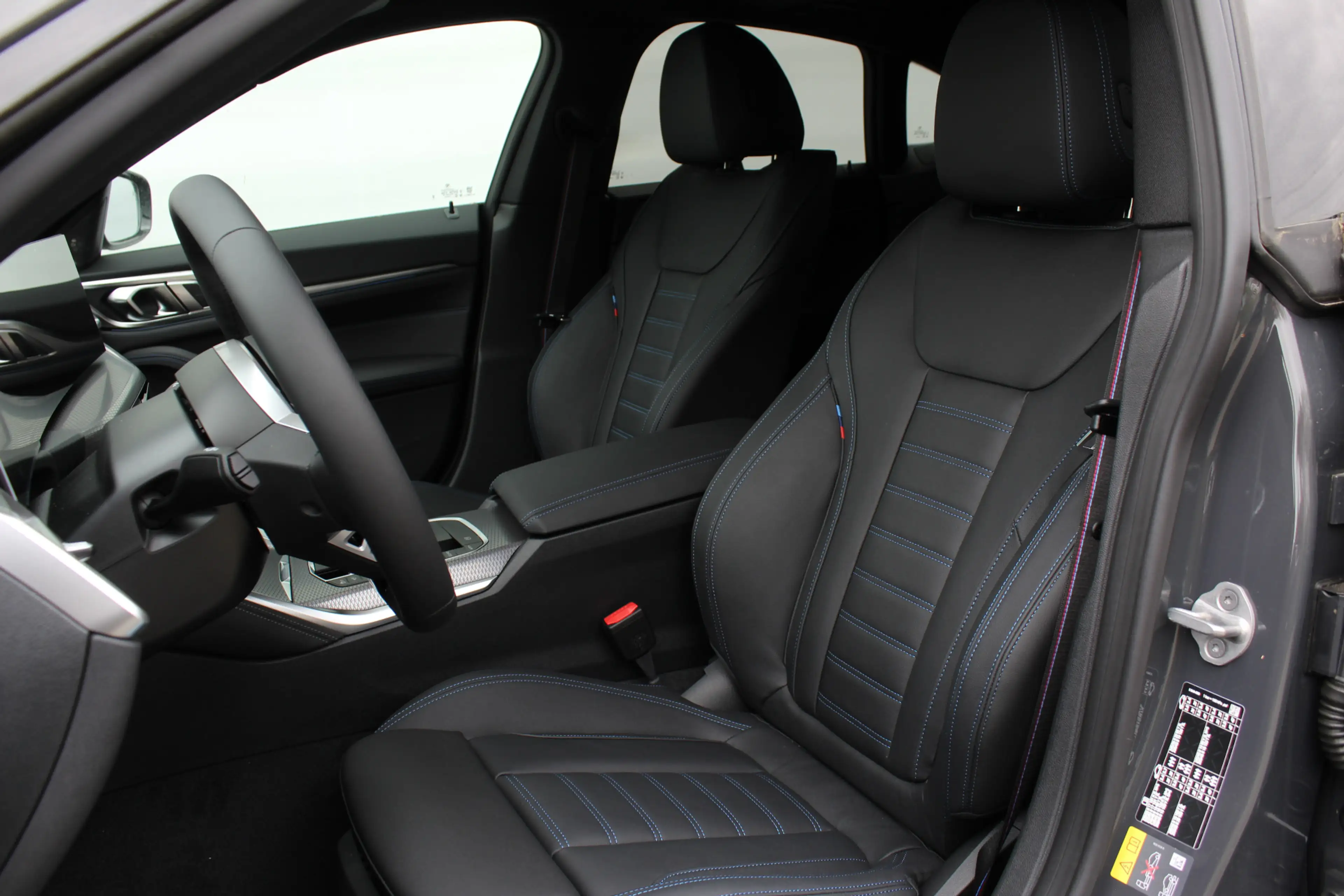 BMW i4 xDrive40 M Sport / Schuif-kanteldak / Trekhaak / A — photo 10