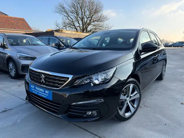 Peugeot 308 1.2i 130PK AUTOMAAT NAVIGATIE LEDER FULL LED DAB