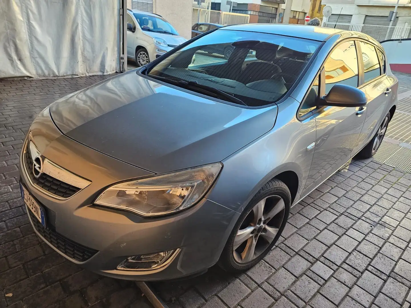 Opel Astra 5p 1.4 Cosmo 100cv - 1