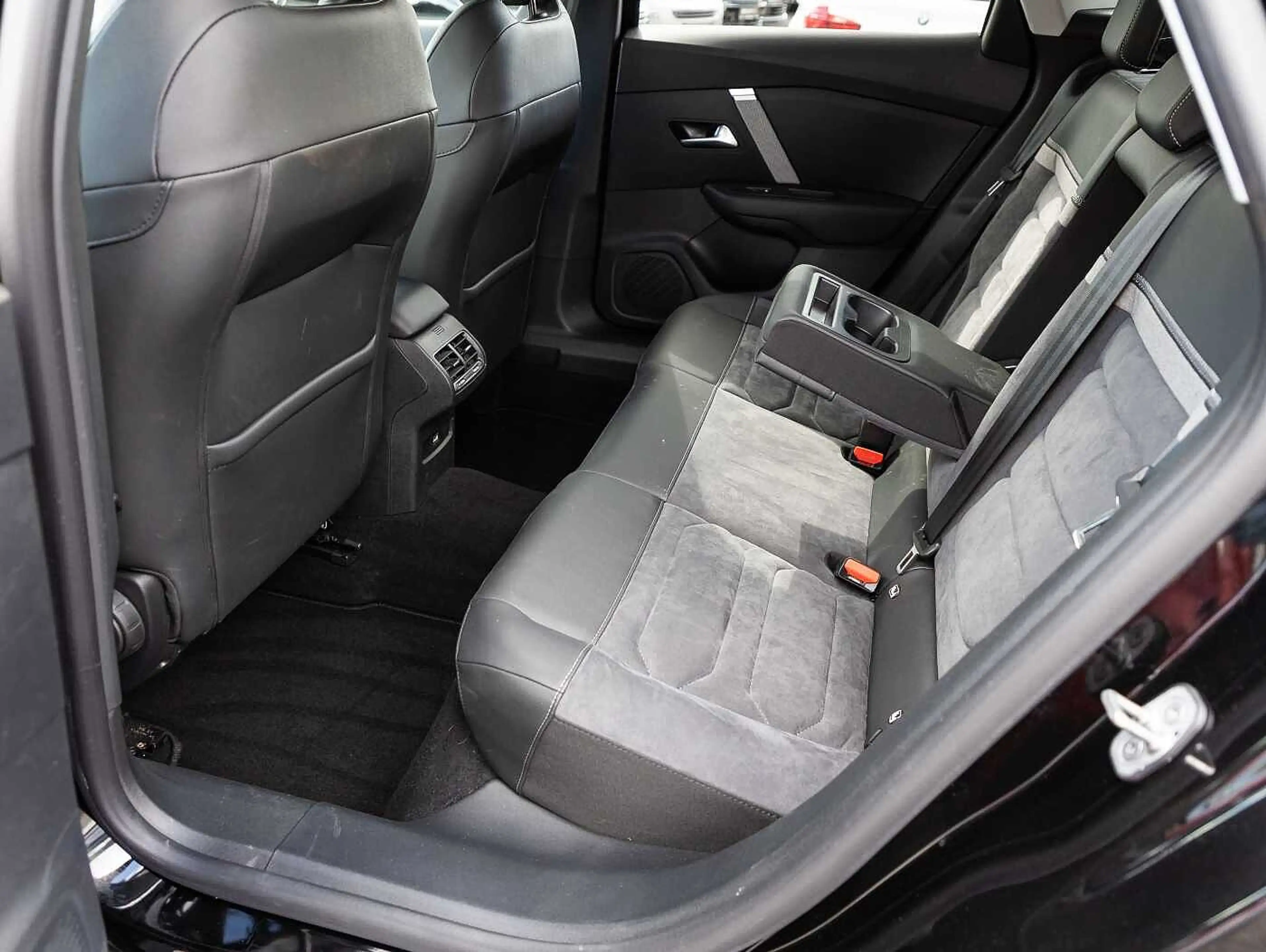 Citroen C4 PureTech 130 EAT8 MAX Techno-Paket — photo 15