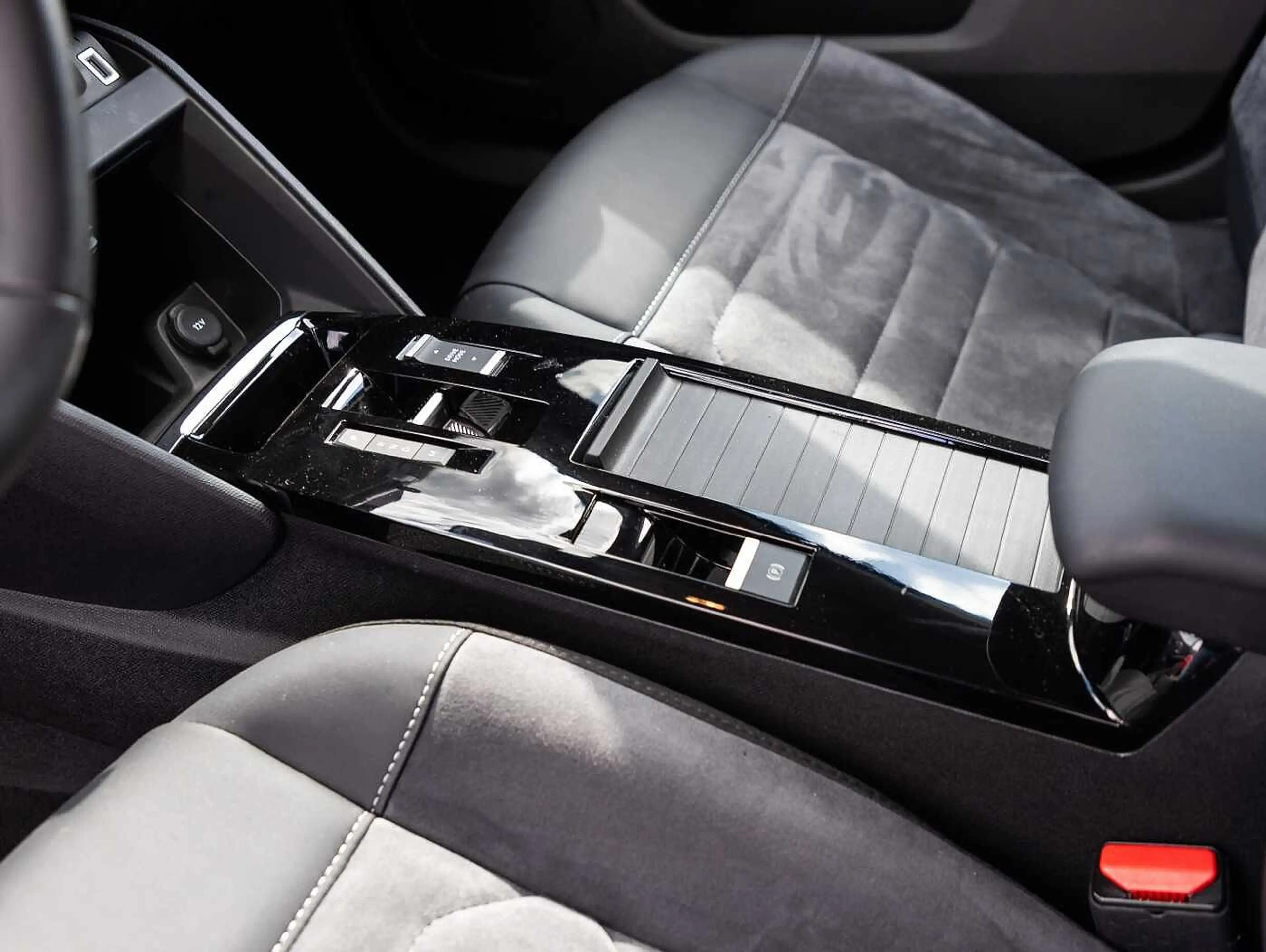 Citroen C4 PureTech 130 EAT8 MAX Techno-Paket — photo 12