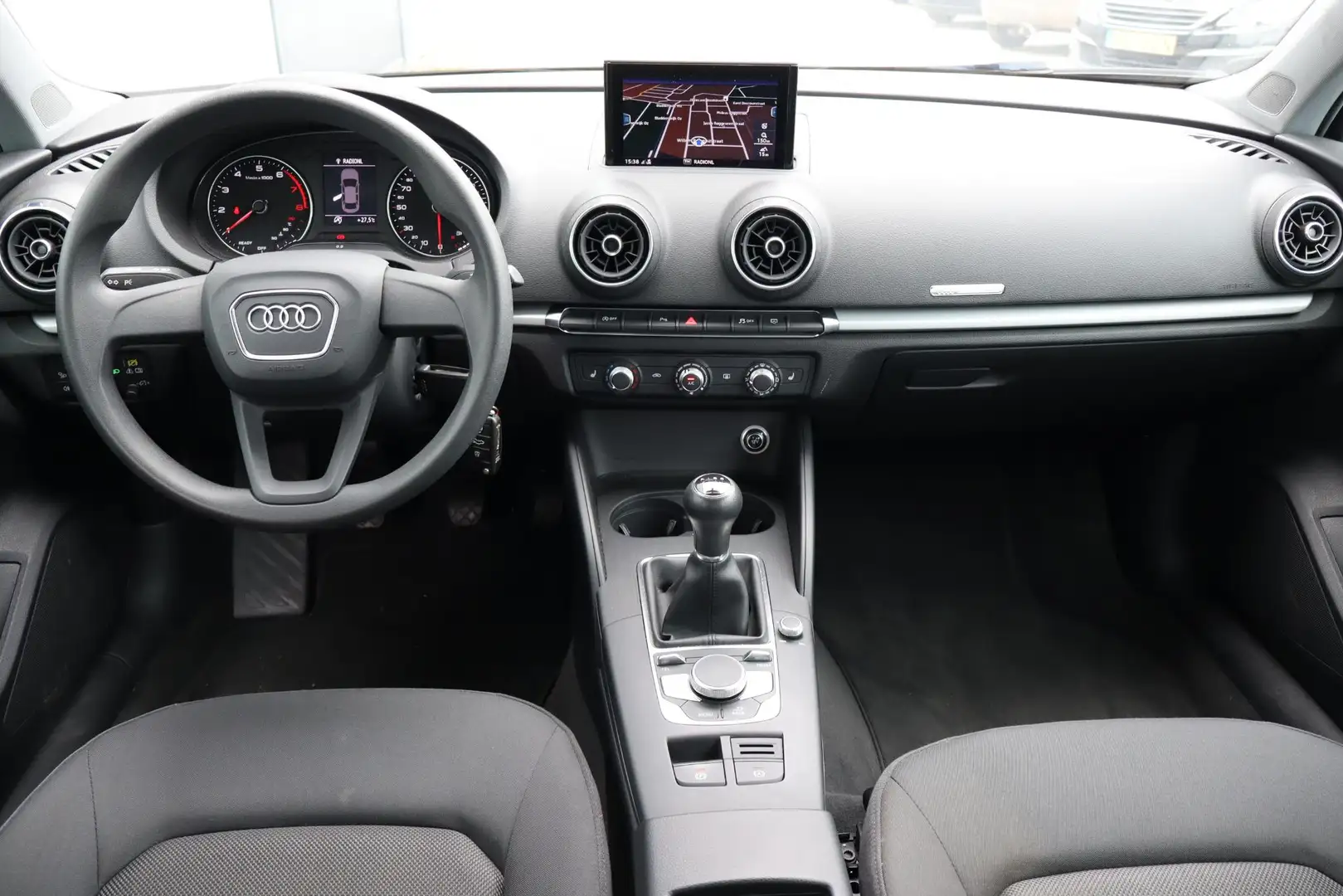 Audi A3 Limousine 1.0 TFSI Airco, Navigatie, Stoelverwarmi Zwart - 2