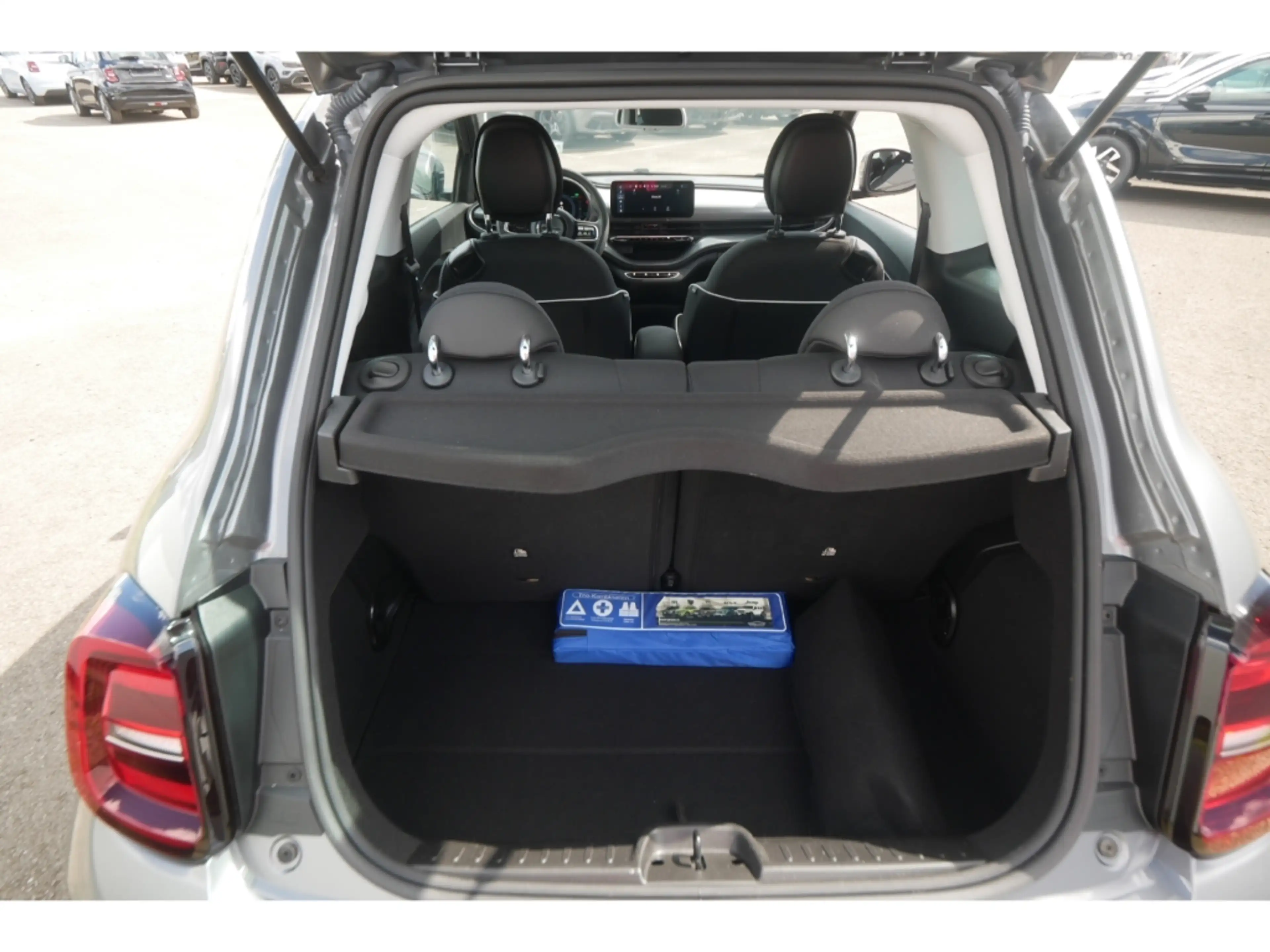 Fiat 500e AT 42 Kwh 118PS KOMFORT STYLE KAMERA SHZ ALU — photo 14