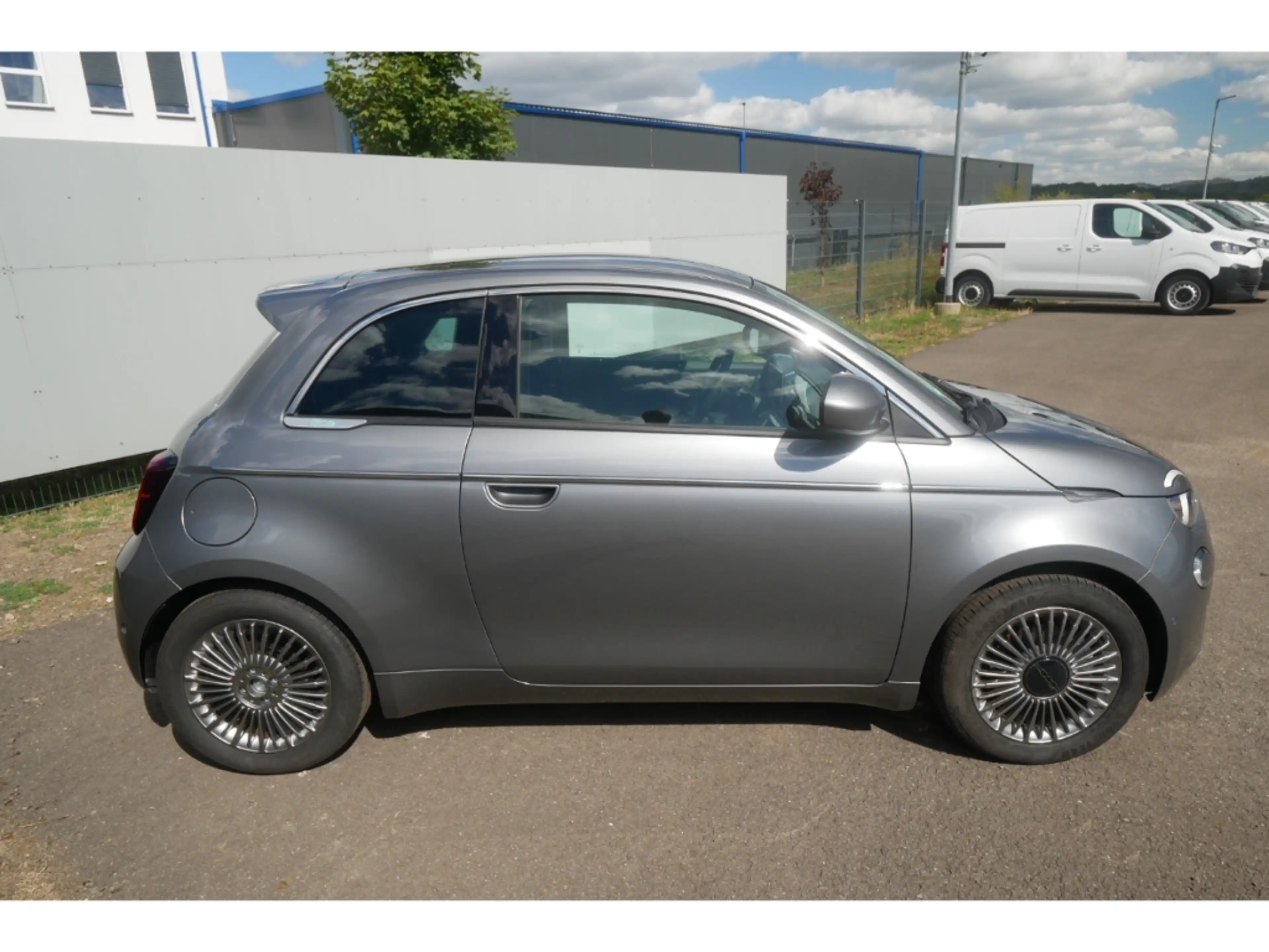 Fiat 500e AT 42 Kwh 118PS KOMFORT STYLE KAMERA SHZ ALU — photo 2
