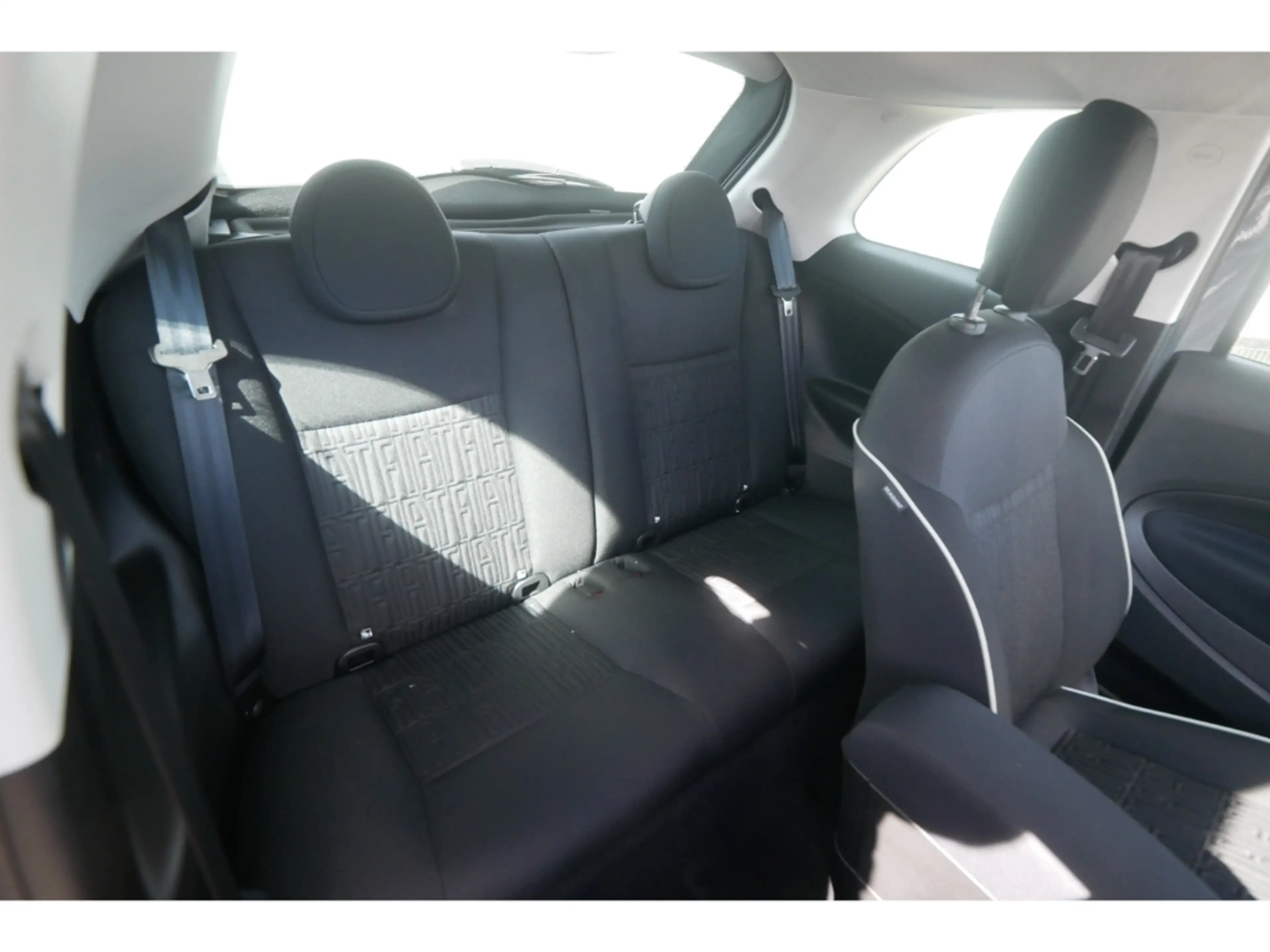 Fiat 500e AT 42 Kwh 118PS KOMFORT STYLE KAMERA SHZ ALU — photo 13