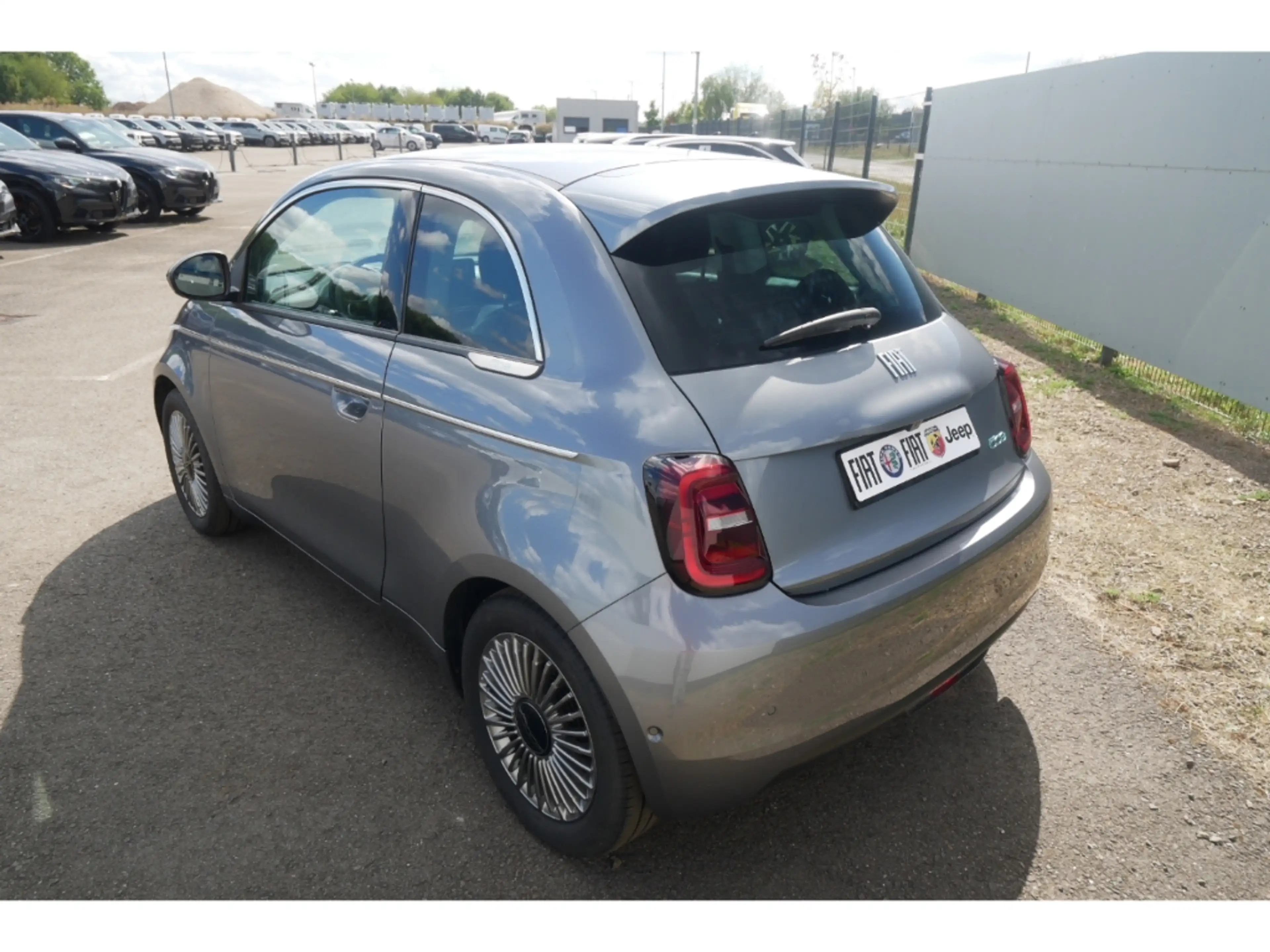 Fiat 500e AT 42 Kwh 118PS KOMFORT STYLE KAMERA SHZ ALU — photo 5