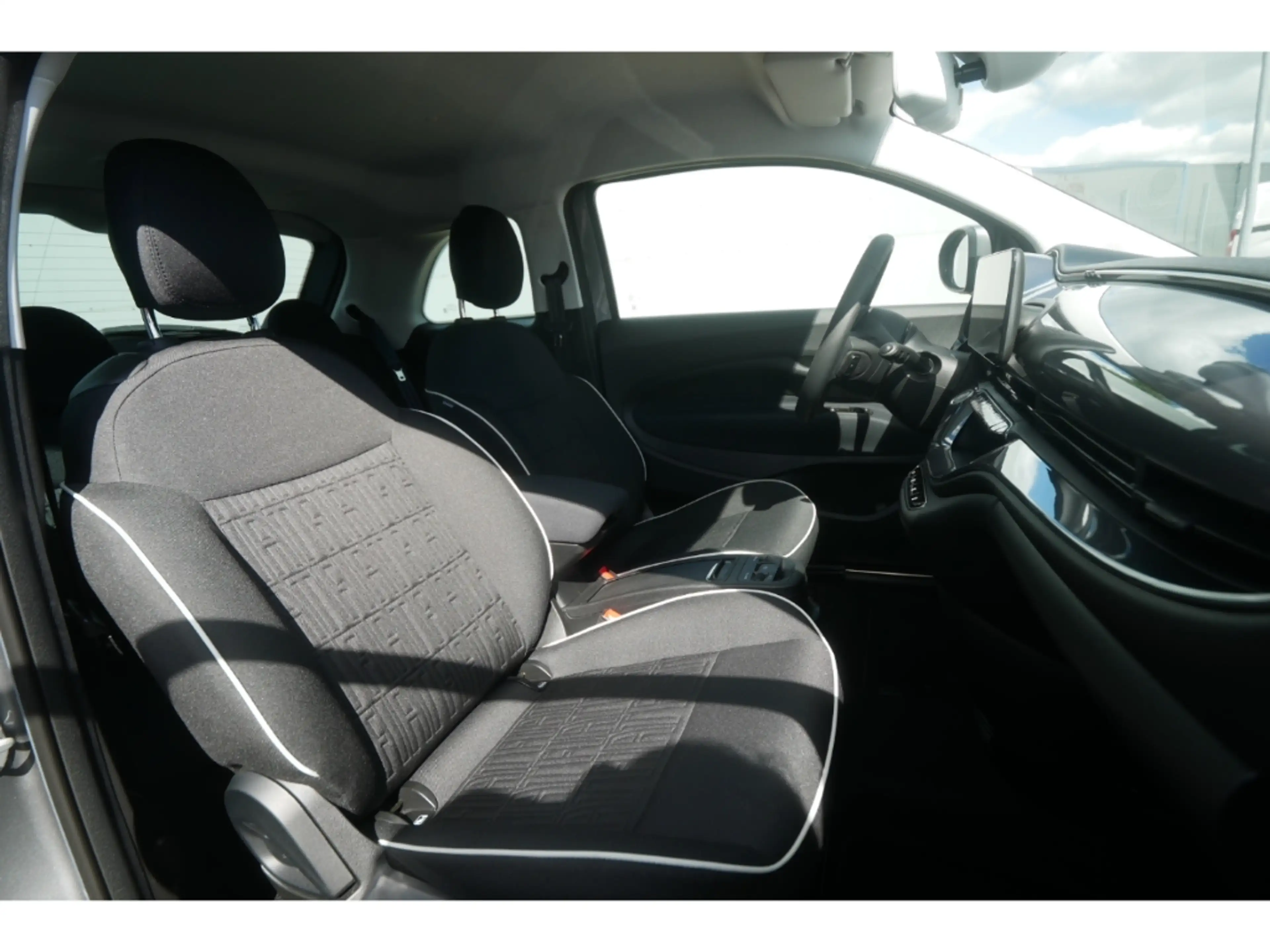 Fiat 500e AT 42 Kwh 118PS KOMFORT STYLE KAMERA SHZ ALU — photo 12