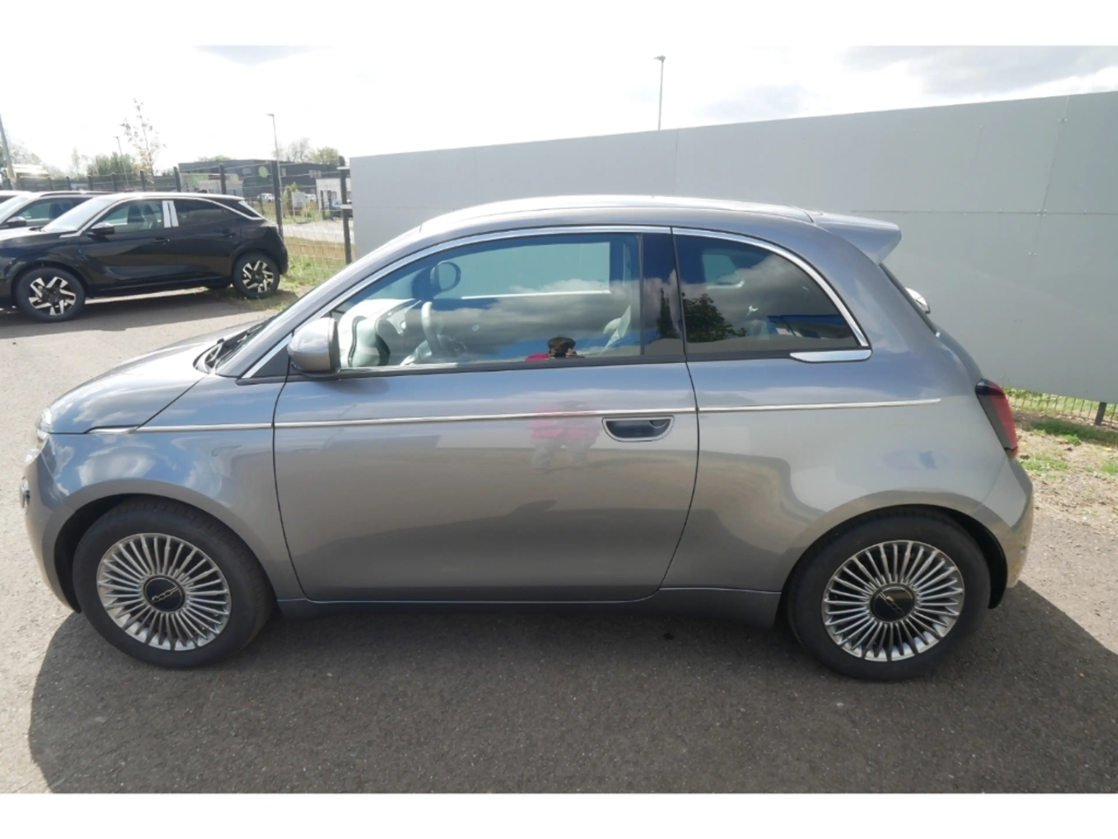 Fiat 500e AT 42 Kwh 118PS KOMFORT STYLE KAMERA SHZ ALU — photo 6
