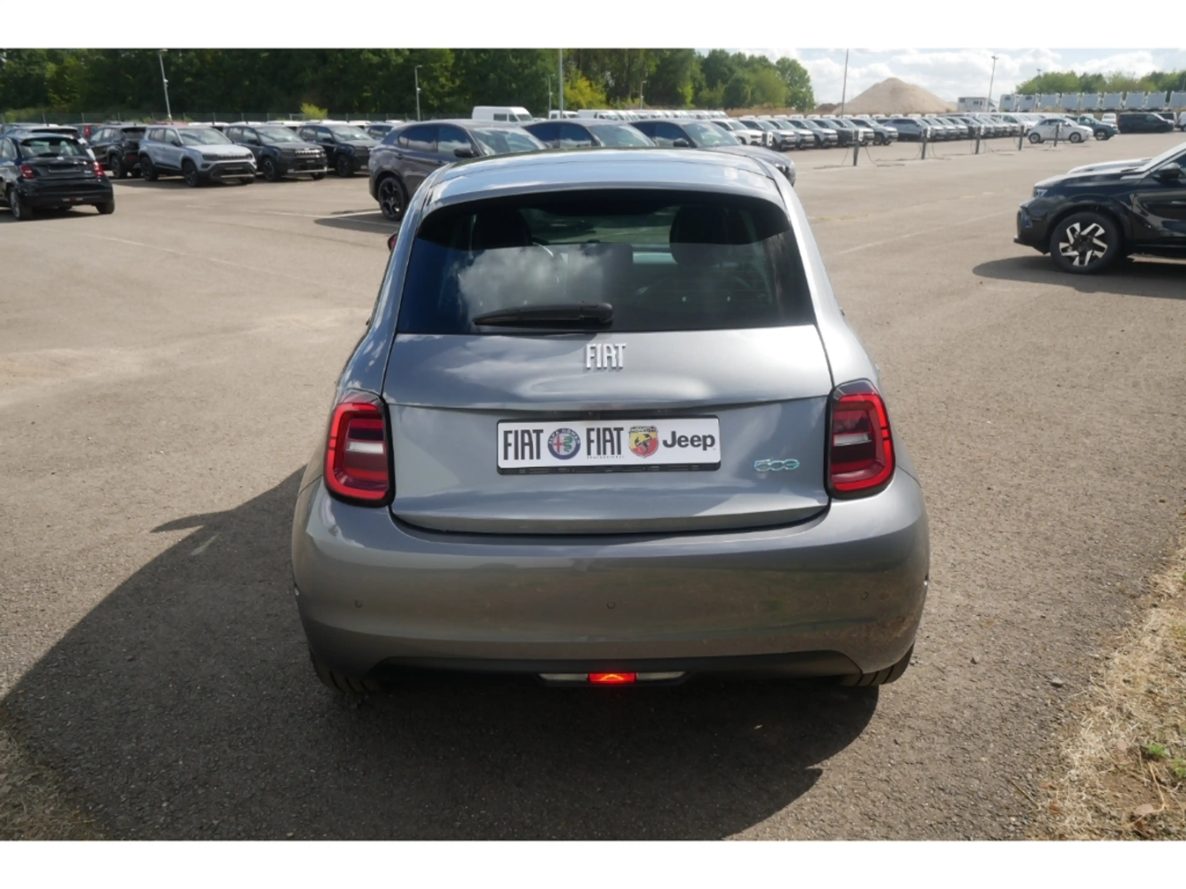 Fiat 500e AT 42 Kwh 118PS KOMFORT STYLE KAMERA SHZ ALU — photo 4