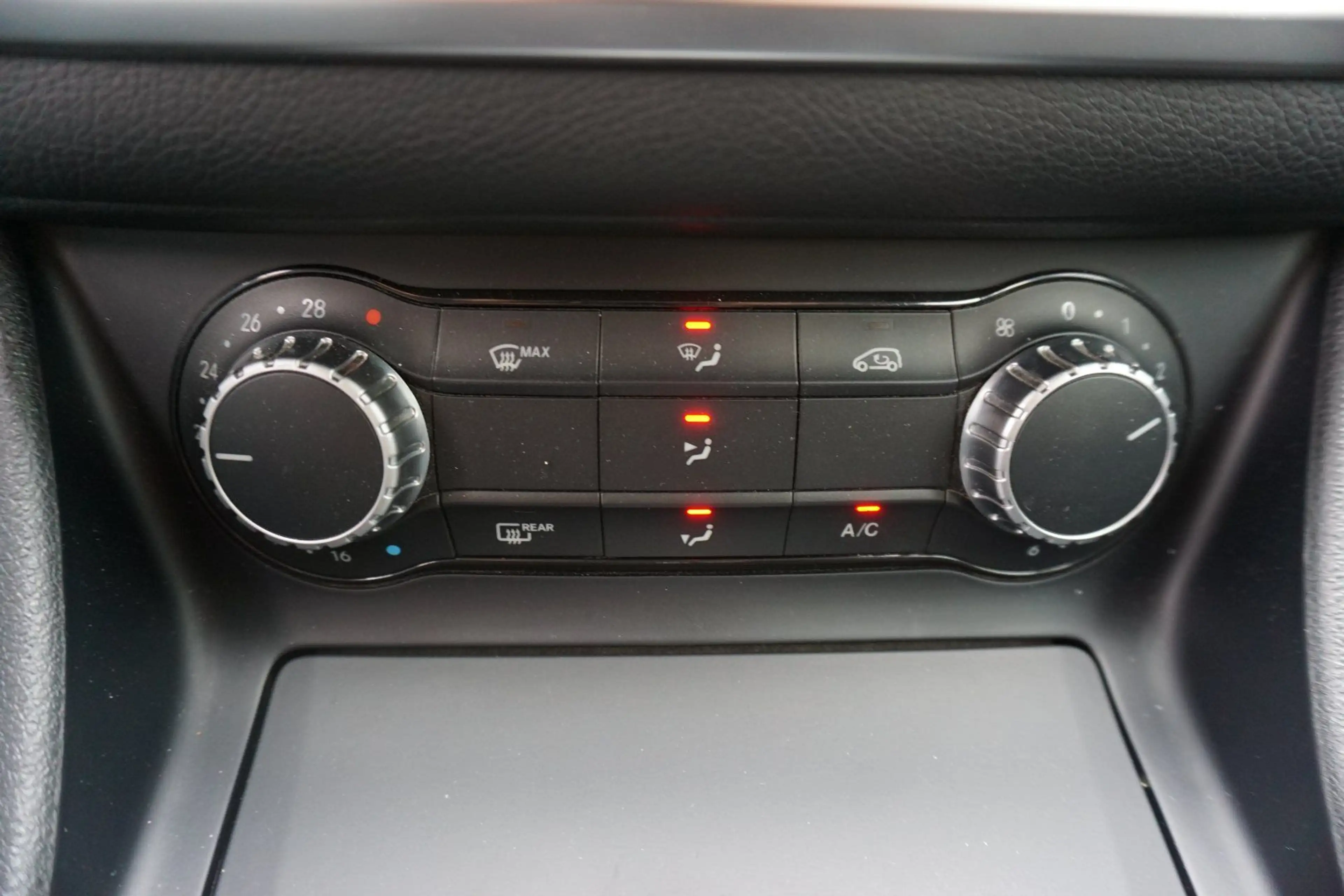 Mercedes-Benz GLA 180 GLA-Klasse GLA 180 CDI d Urban — photo 13