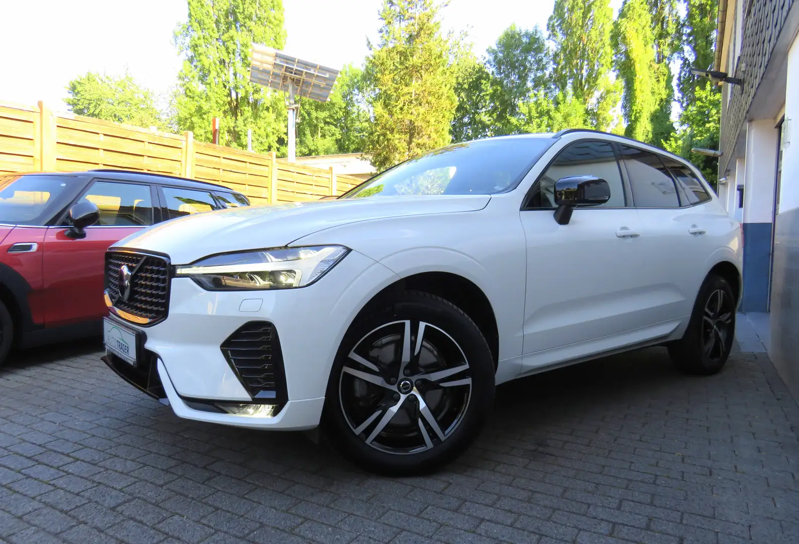 Volvo XC60 R Design AWD // Keyless/Google/PilotAss/Kamera/Top Bianco - 2