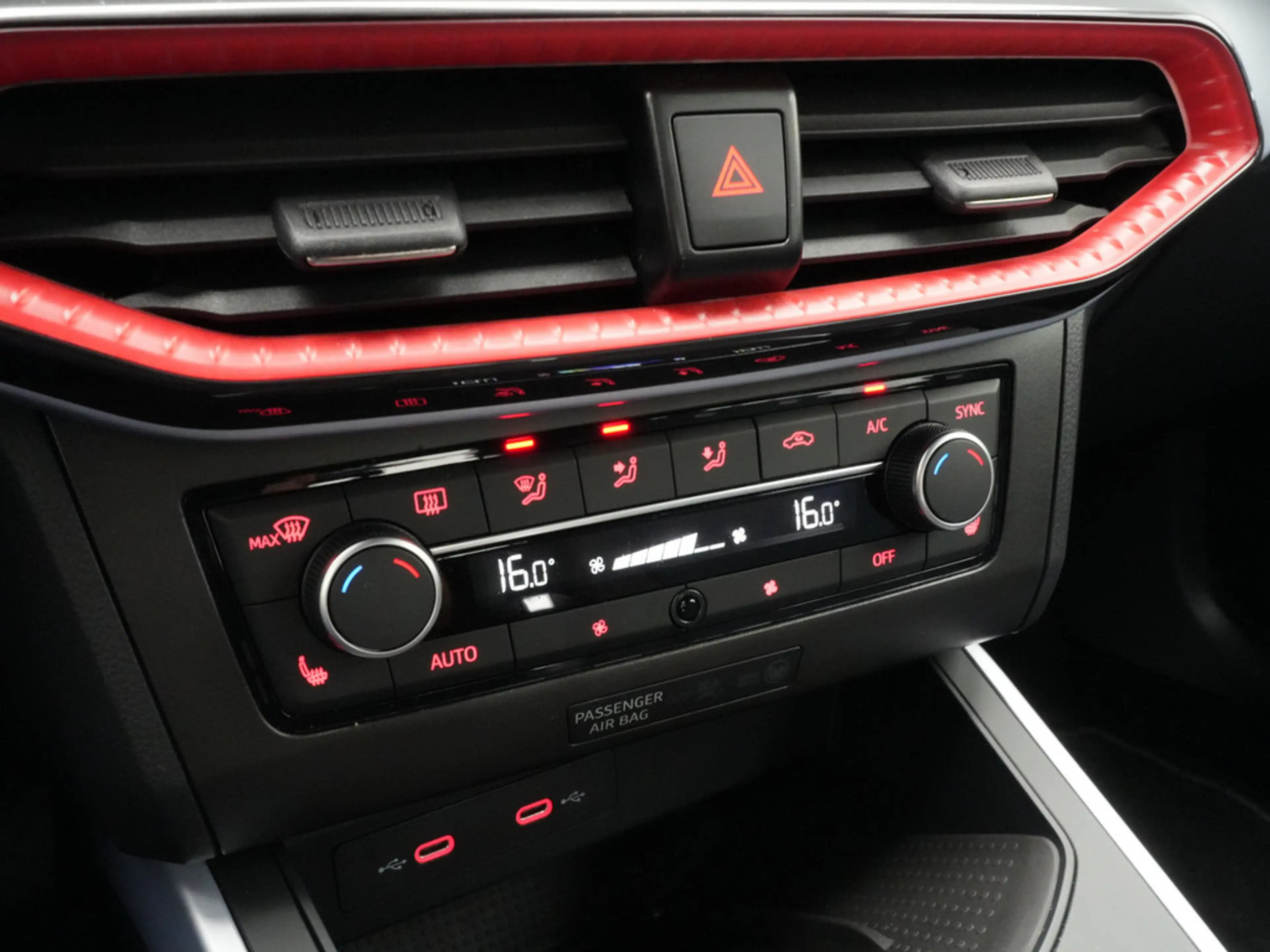 SEAT Arona FR DSG PDC NAVI CARPLAY KAM VIRT ACC SHZ — photo 10