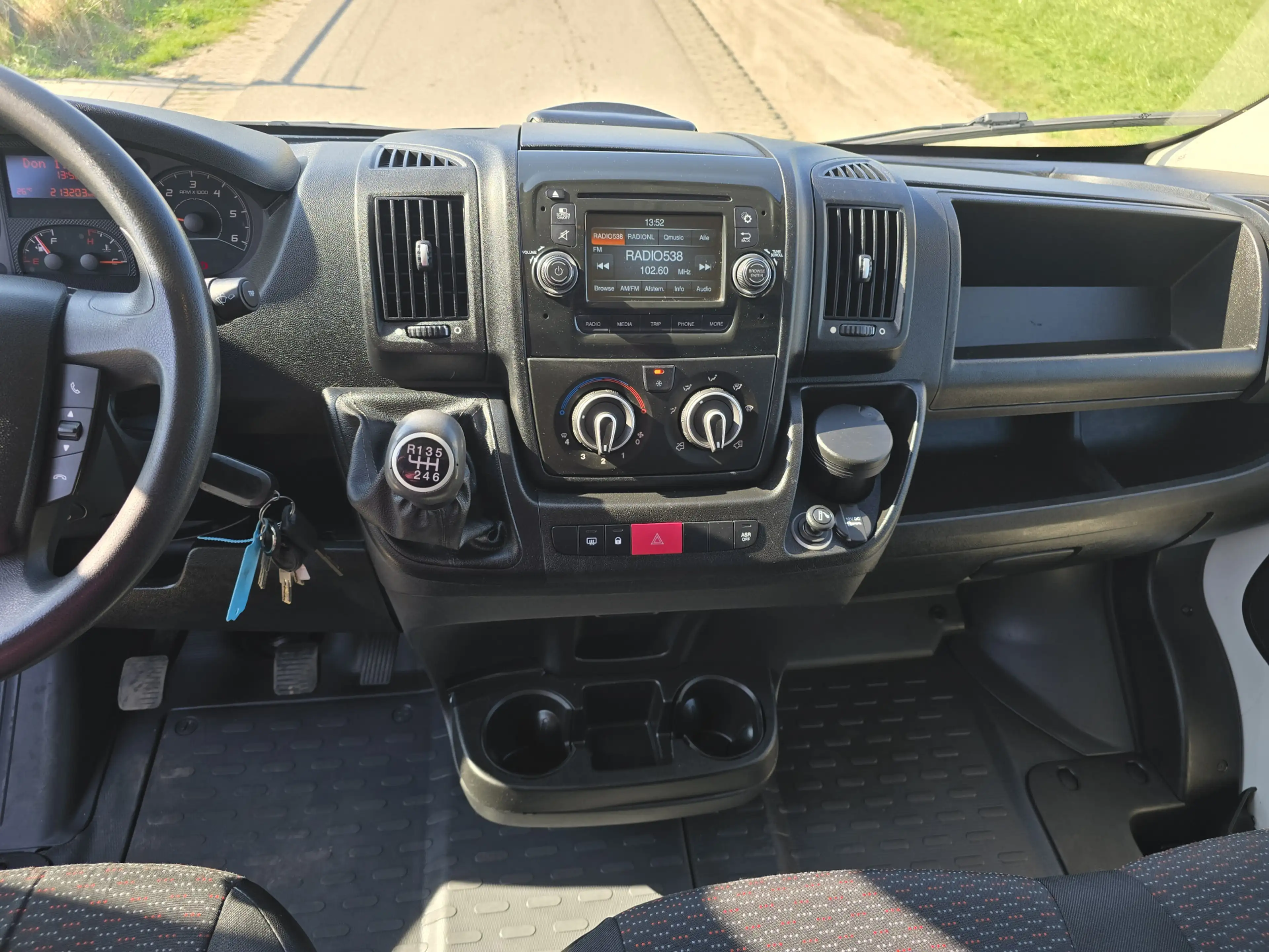 Peugeot Boxer 333 2.0 BlueHDI L2H2 Pro - 130 Pk - Euro 6 - Airco — photo 13