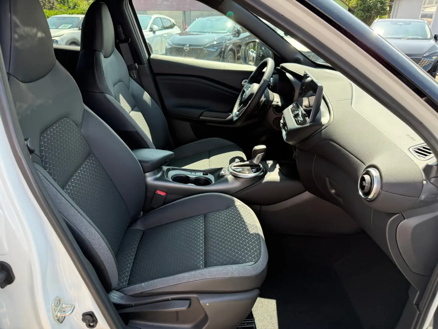 Nissan Juke 1.0DIG-T N-Connecta DCT Winter Paket Bianco - 2