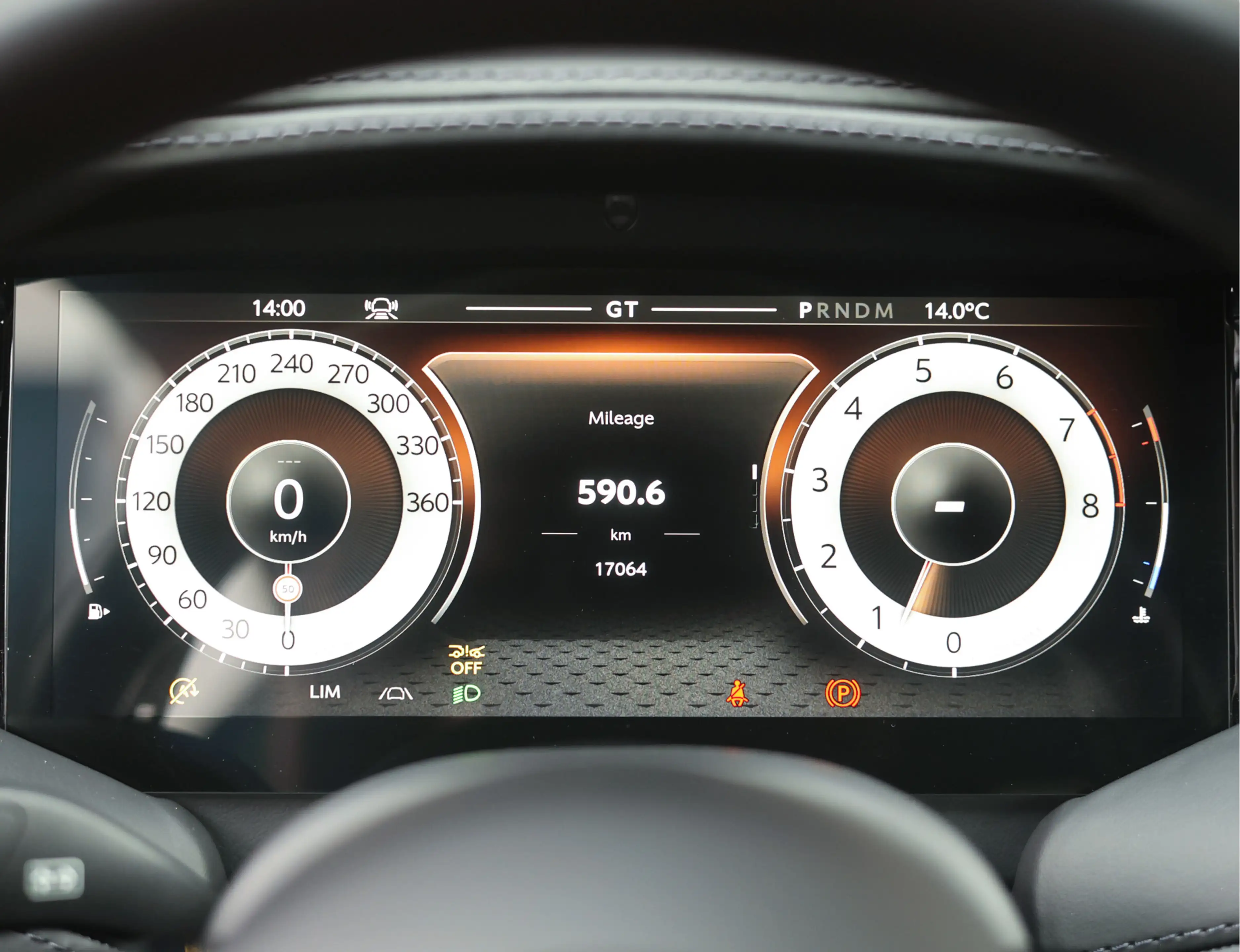 Aston Martin DB12 4.0 V8 — photo 35