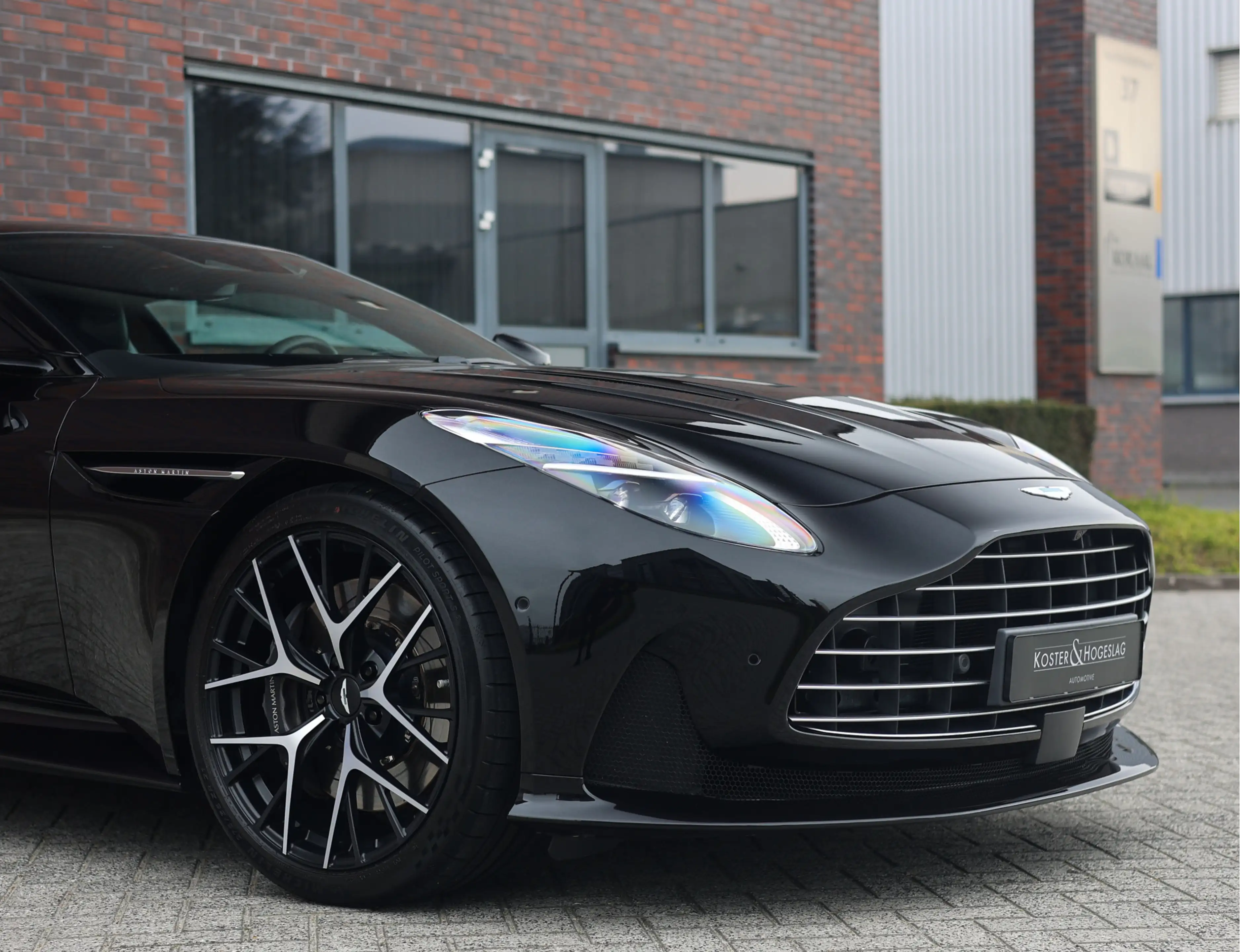 Aston Martin DB12 4.0 V8 — photo 8