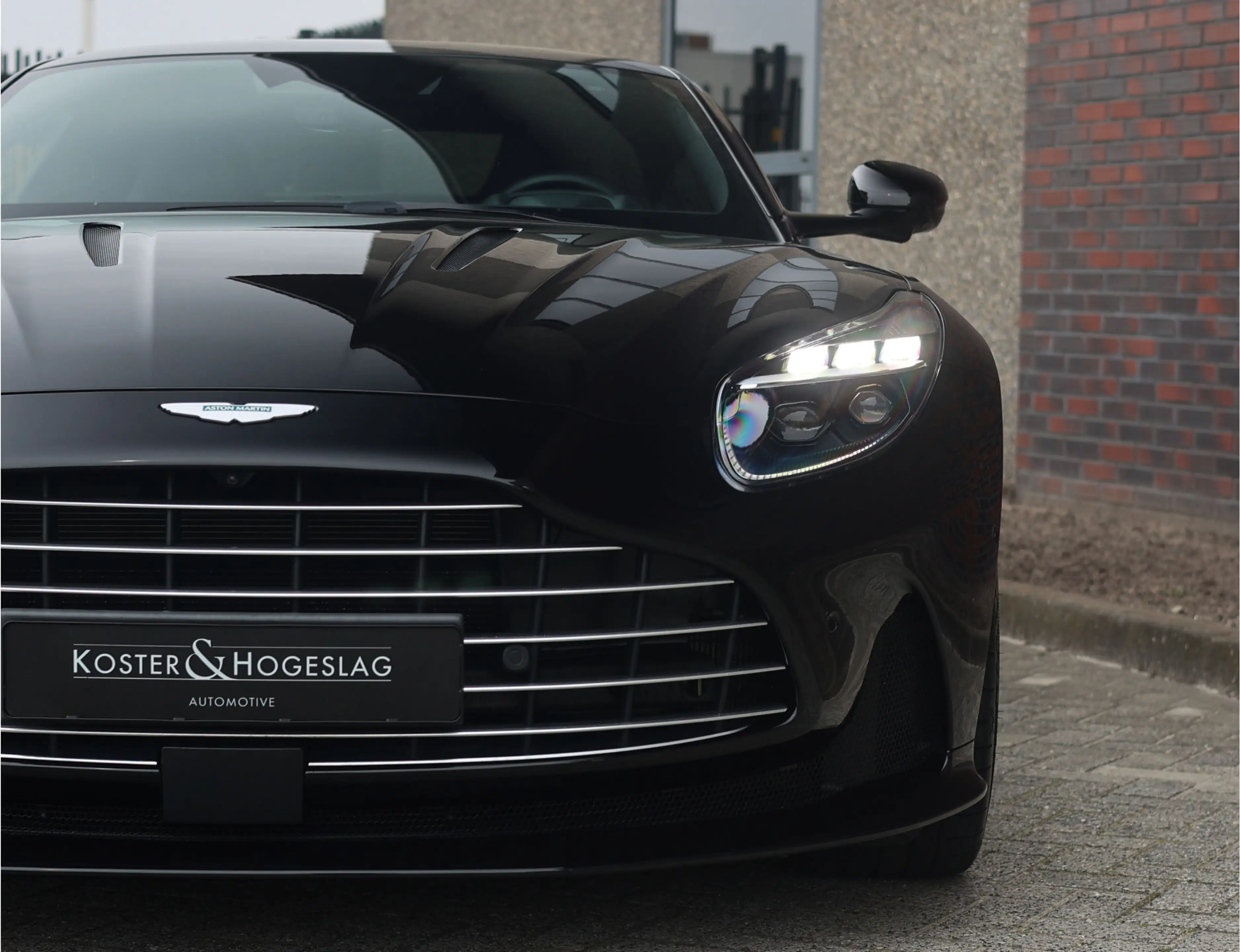 Aston Martin DB12 4.0 V8 — photo 12