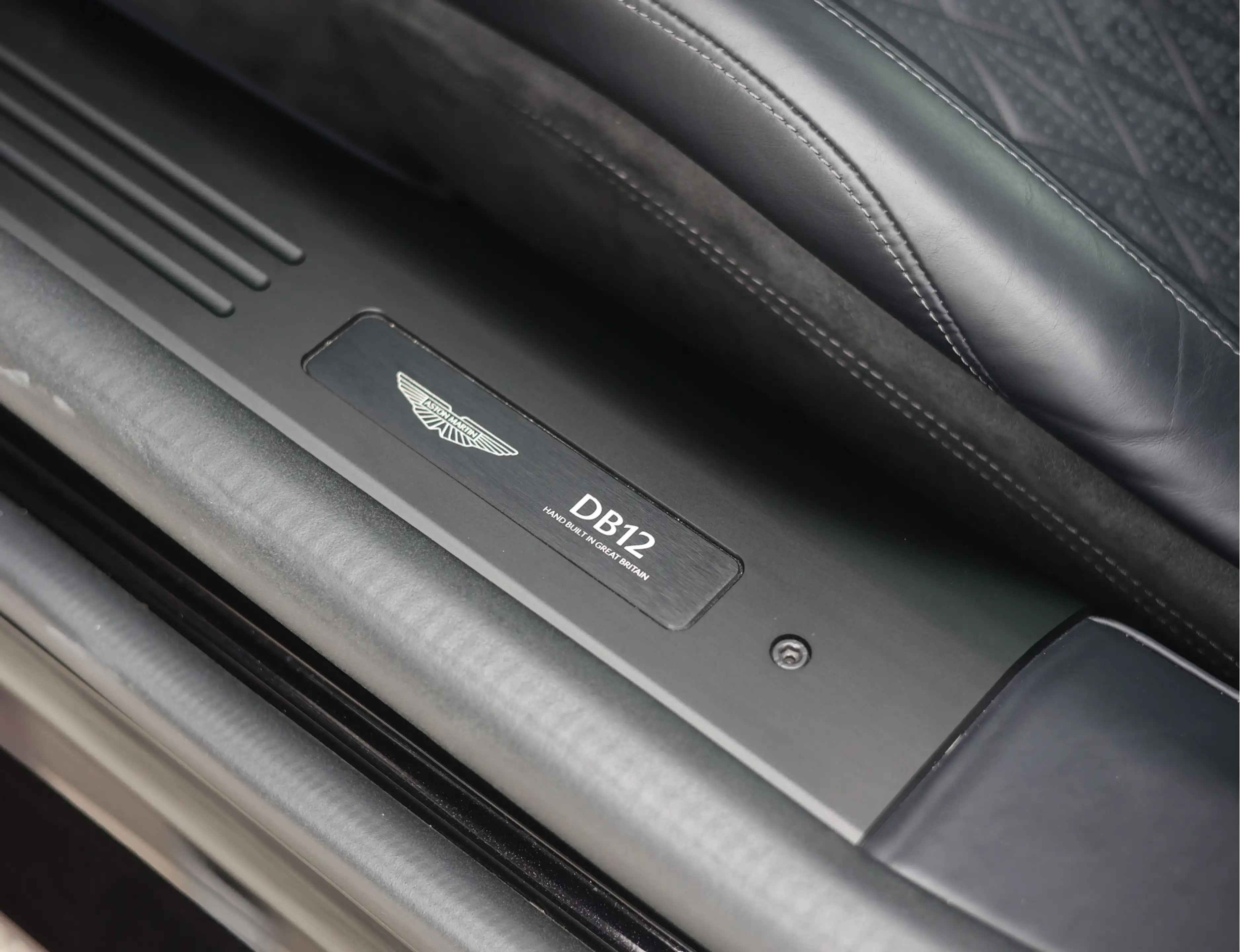Aston Martin DB12 4.0 V8 — photo 5