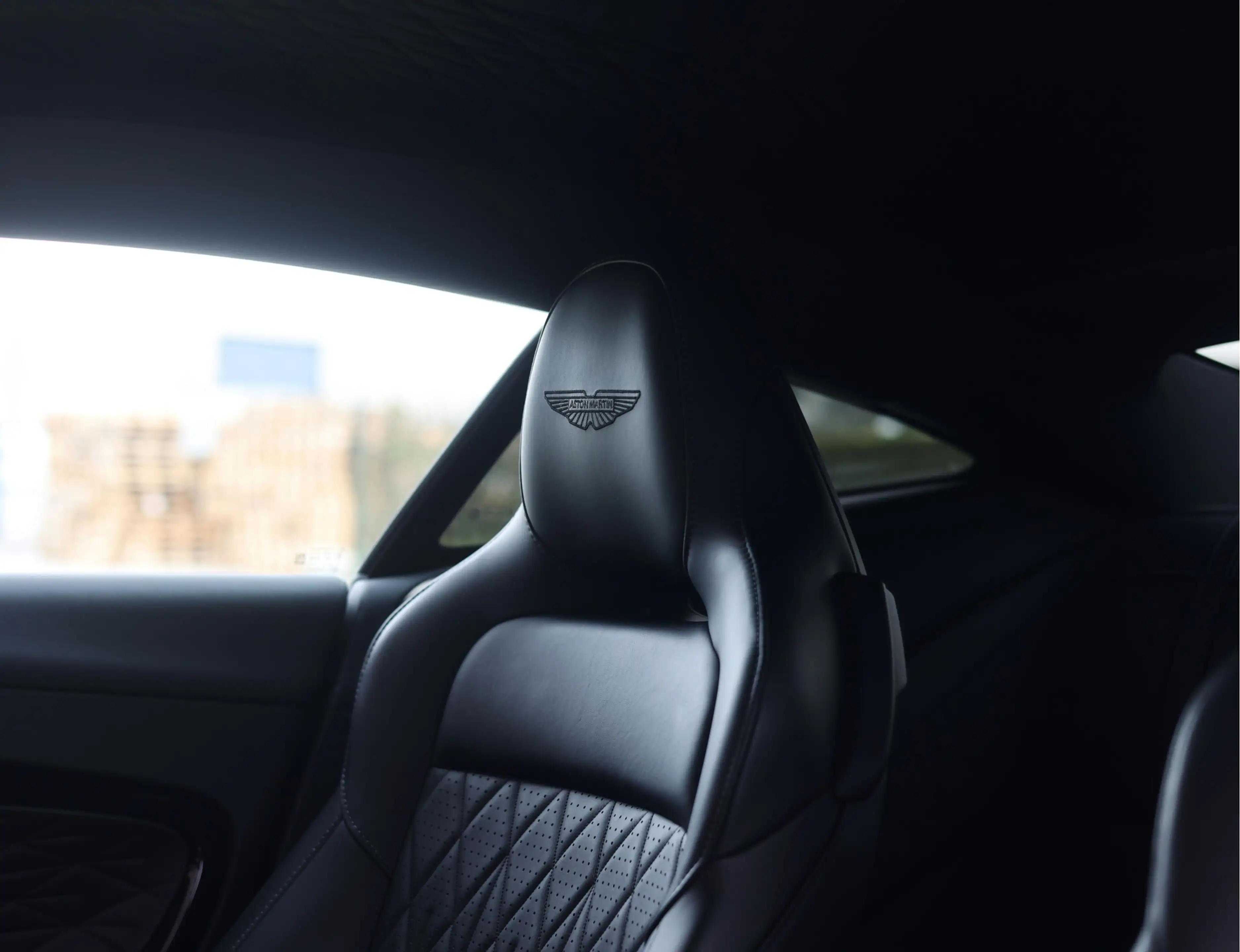 Aston Martin DB12 4.0 V8 — photo 4