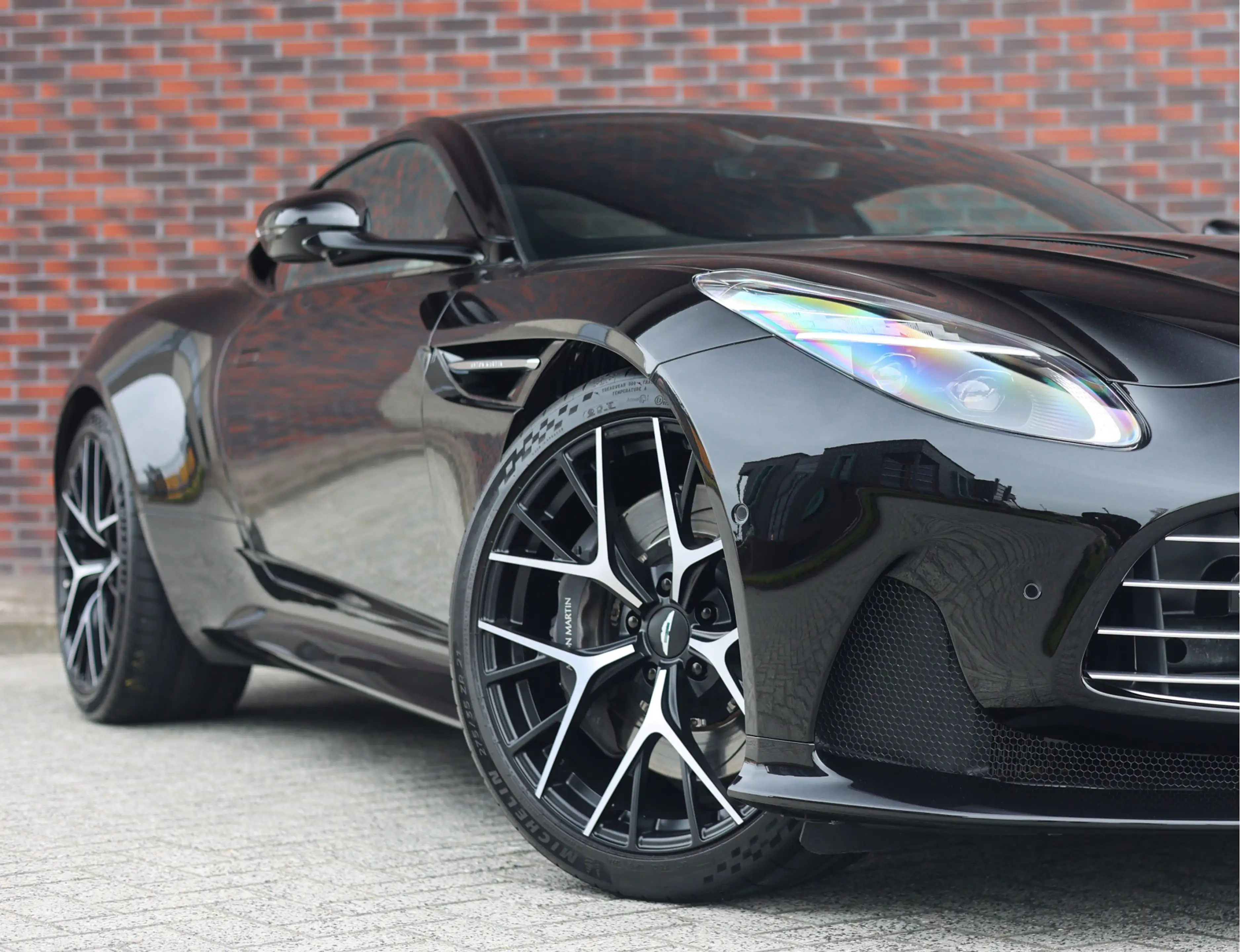 Aston Martin DB12 4.0 V8 — photo 6