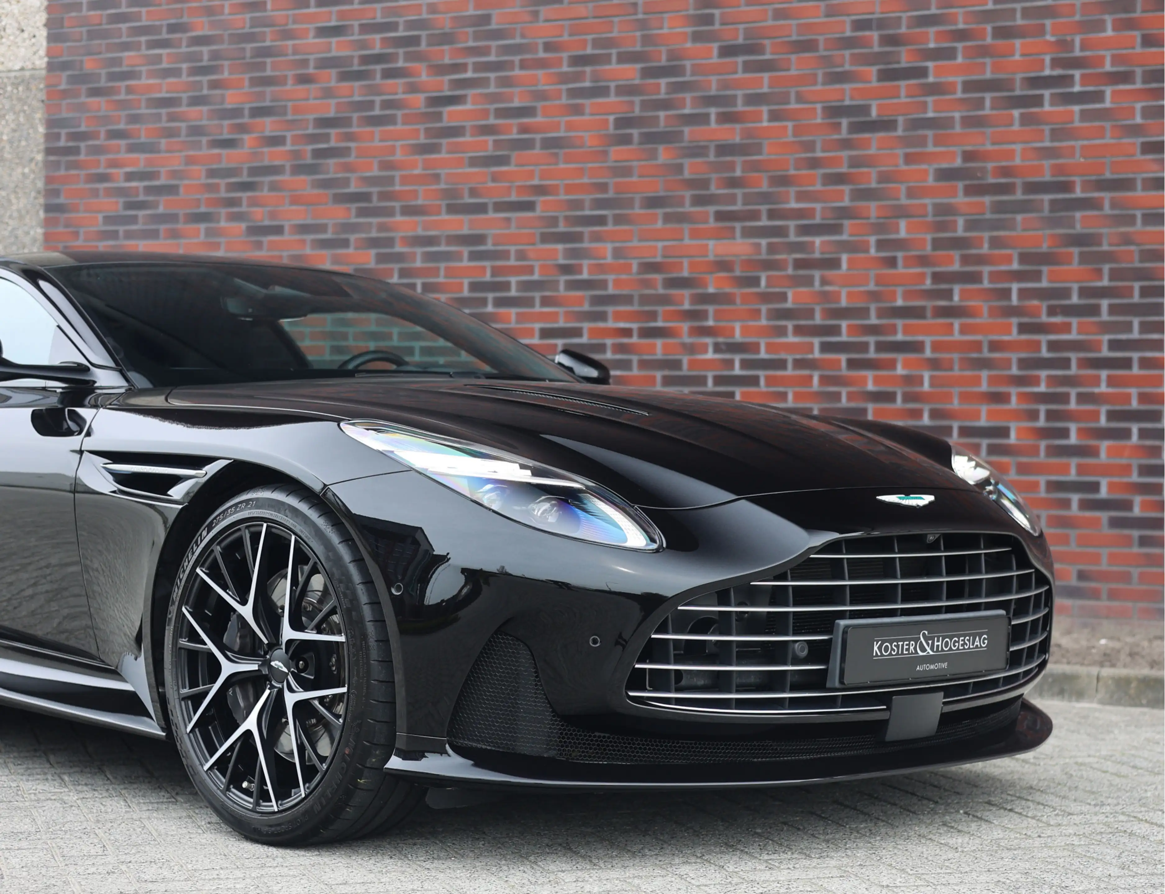Aston Martin DB12 4.0 V8 — photo 18